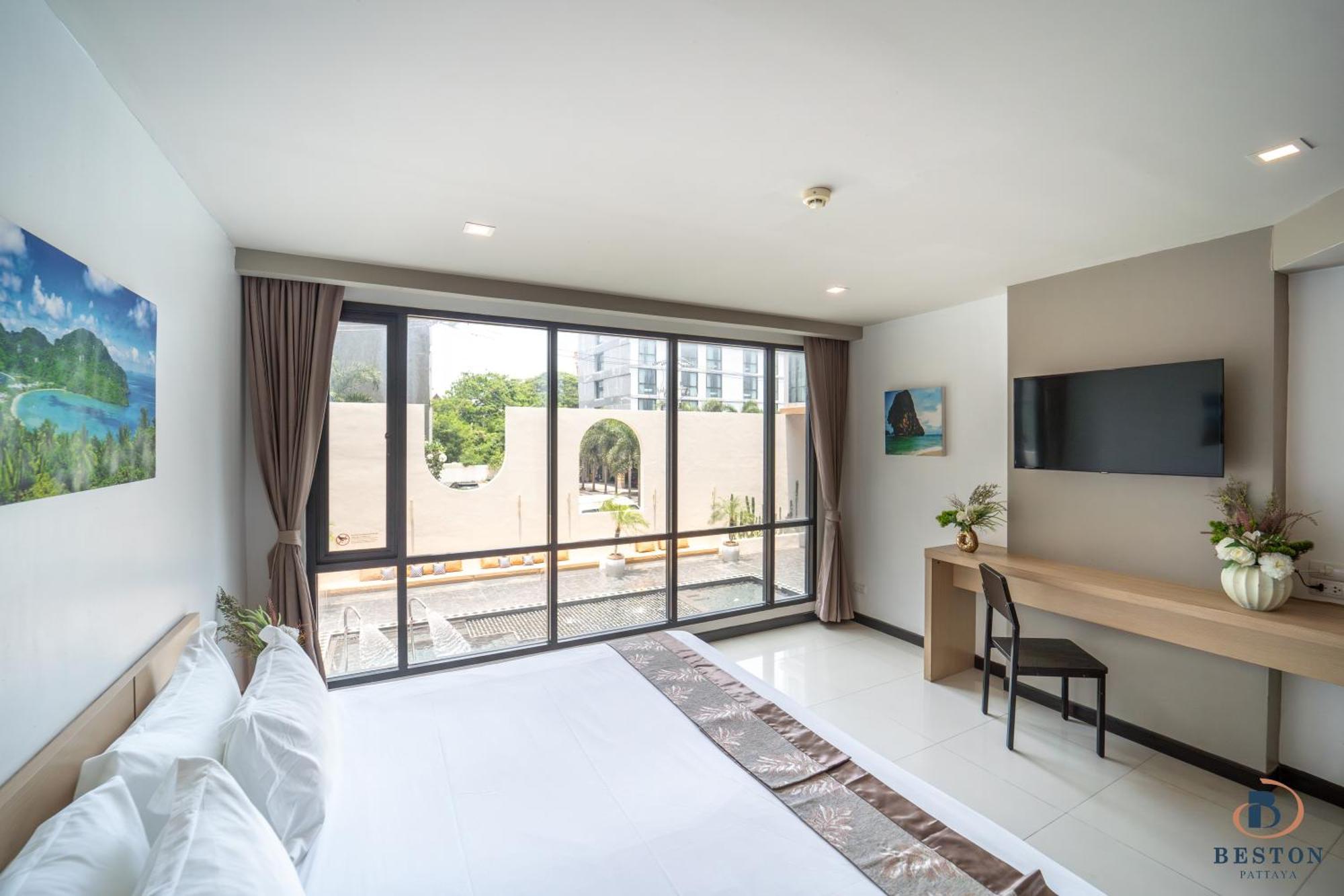 Superior King Room Pool View