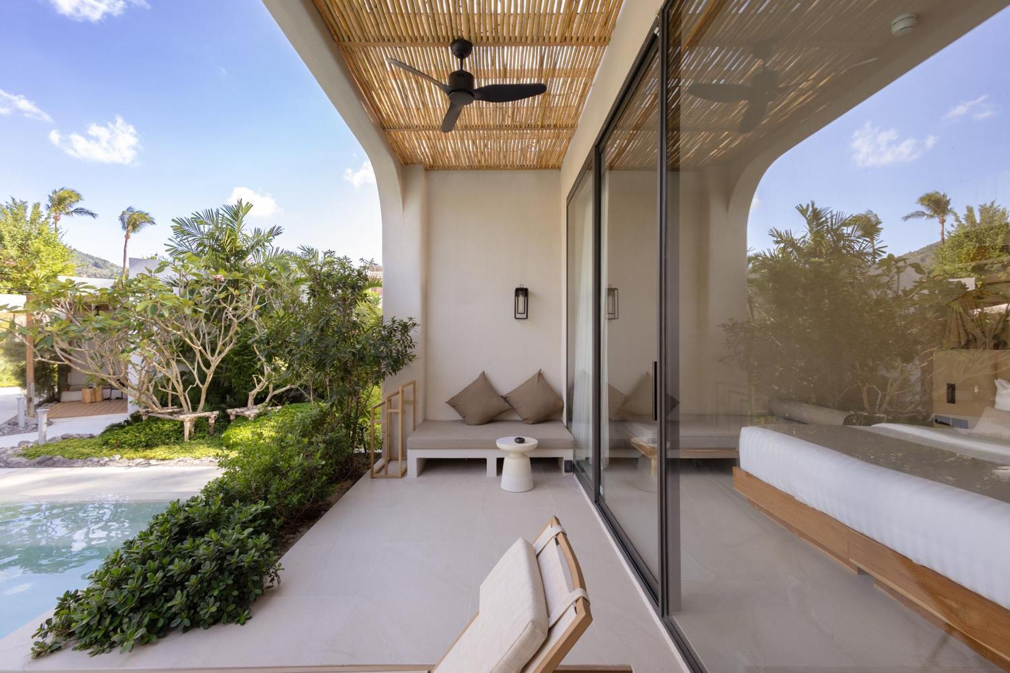 Oasis Suite Pool Access