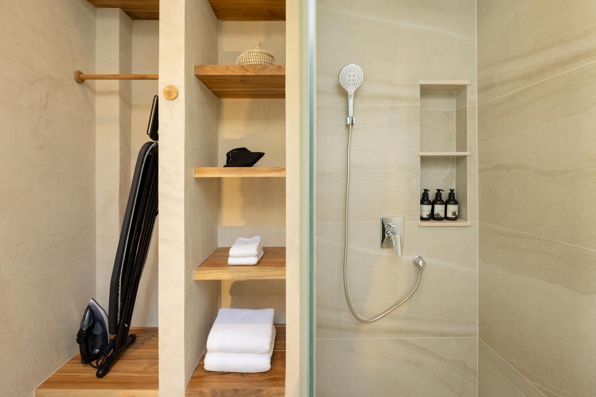 Oasis Suite Pool Access
