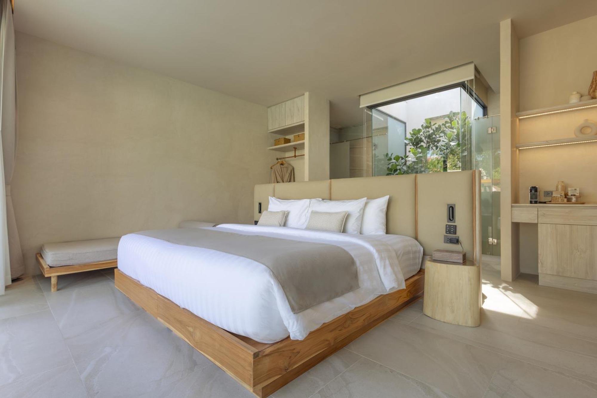 Oasis Suite Pool Access
