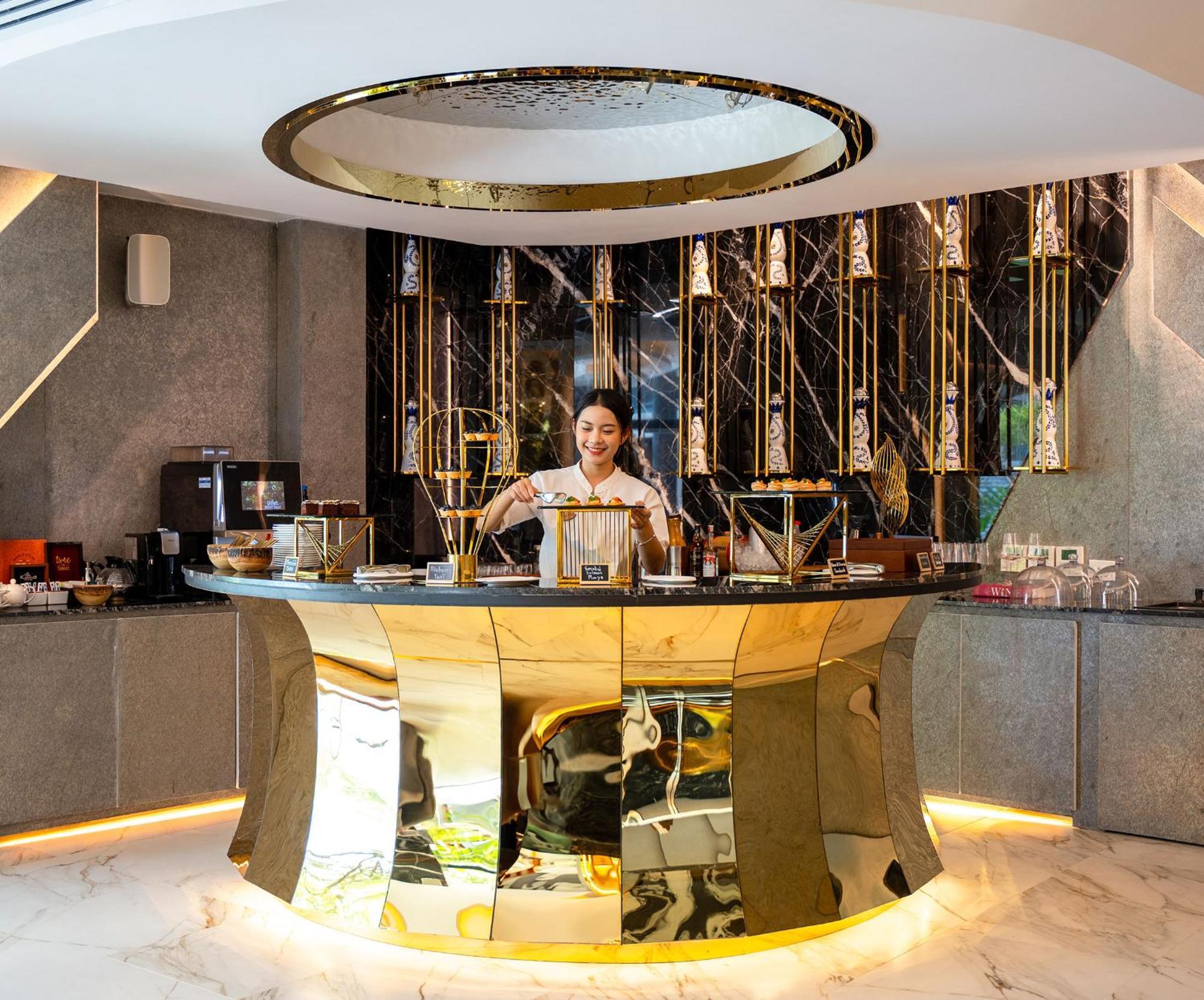 Junior Suite Ocean View Complimentary Access to Executive Lounge,1662988278:JPEG