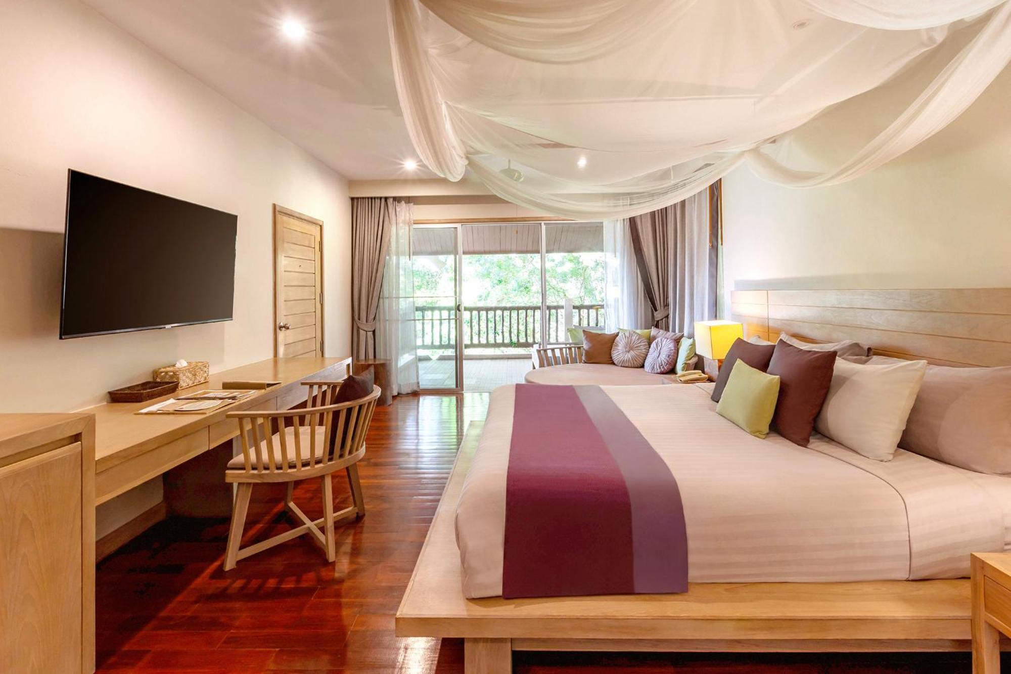 Grand Ocean Chalet Suite,1665398307:JPEG