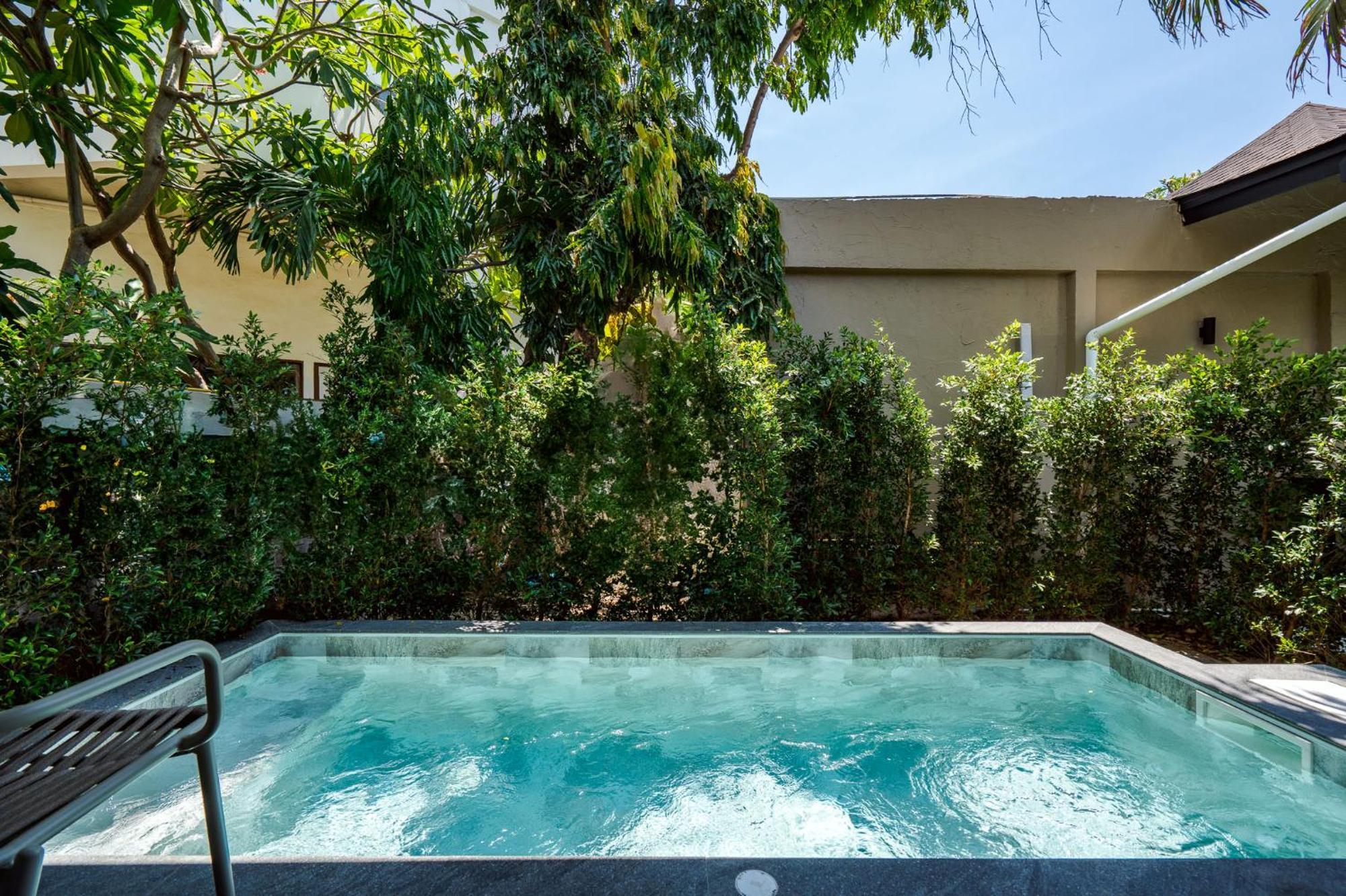 Double or Twin Room private Pool