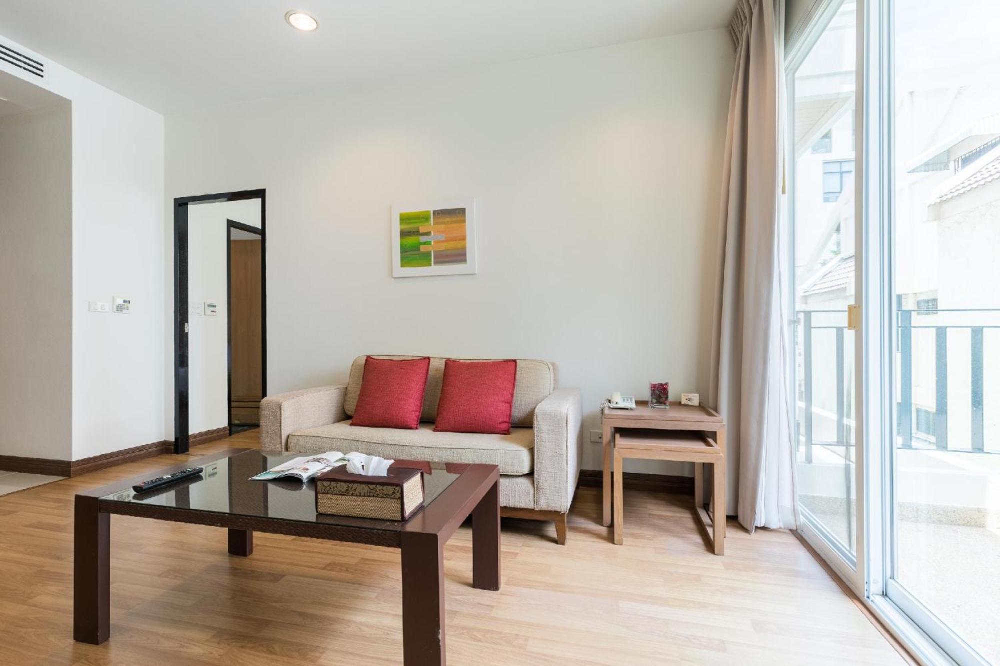 One-Bedroom Apartment with Balcony - Non-Smoking