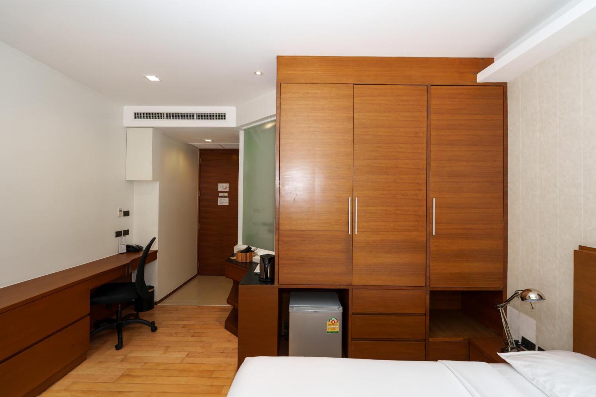 Deluxe Studio