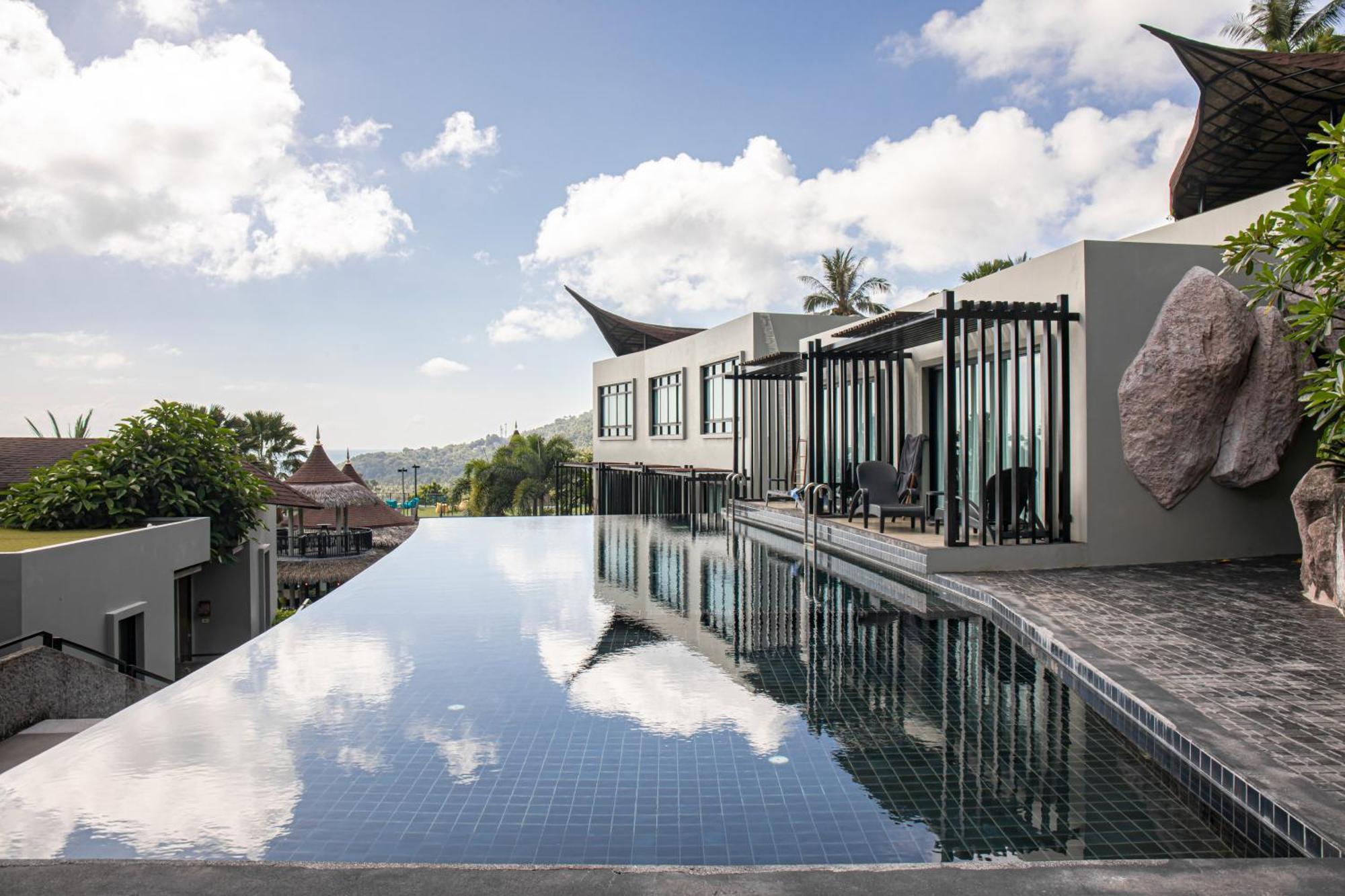 Grand Pool Access