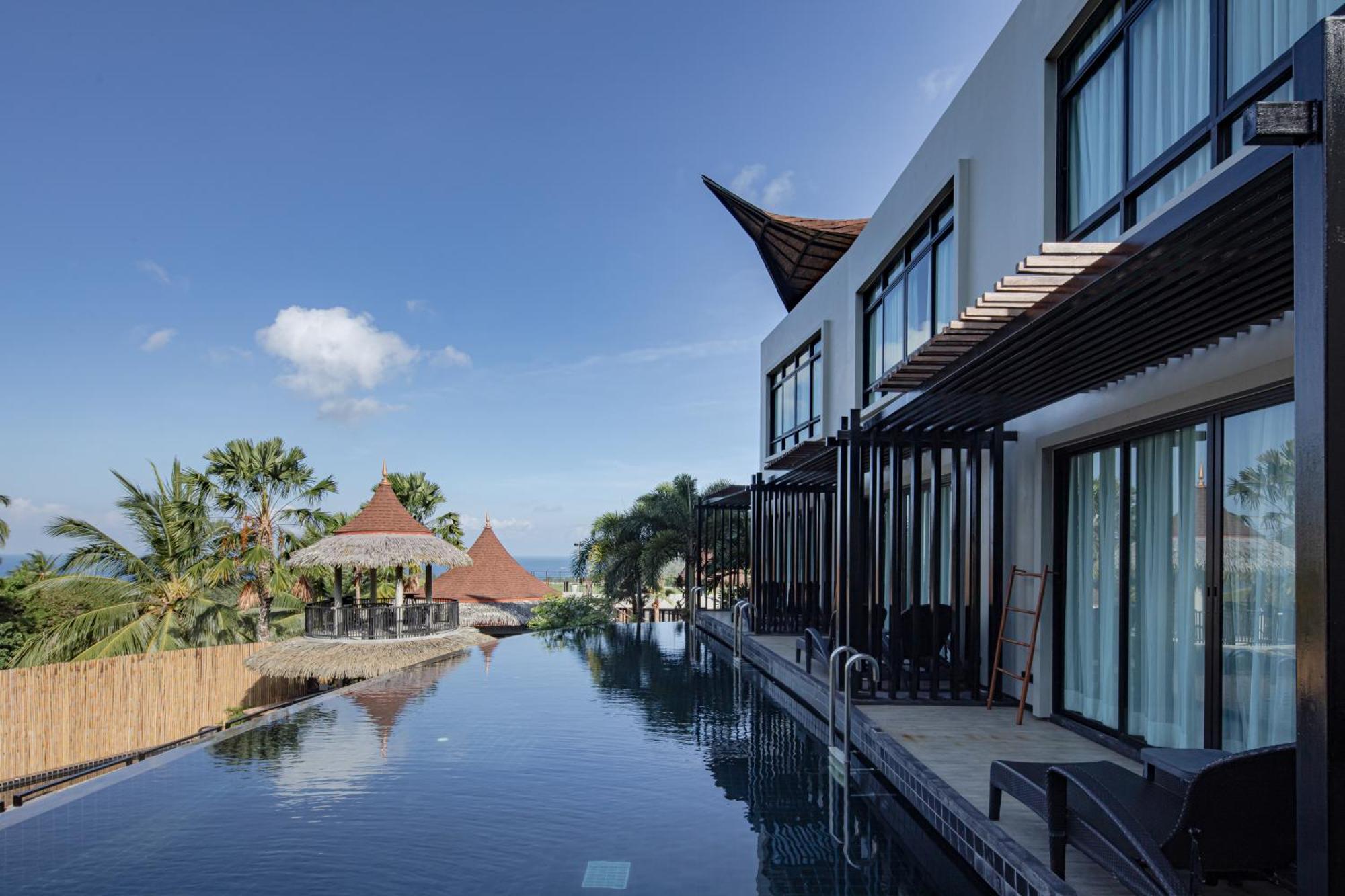Grand Pool Access