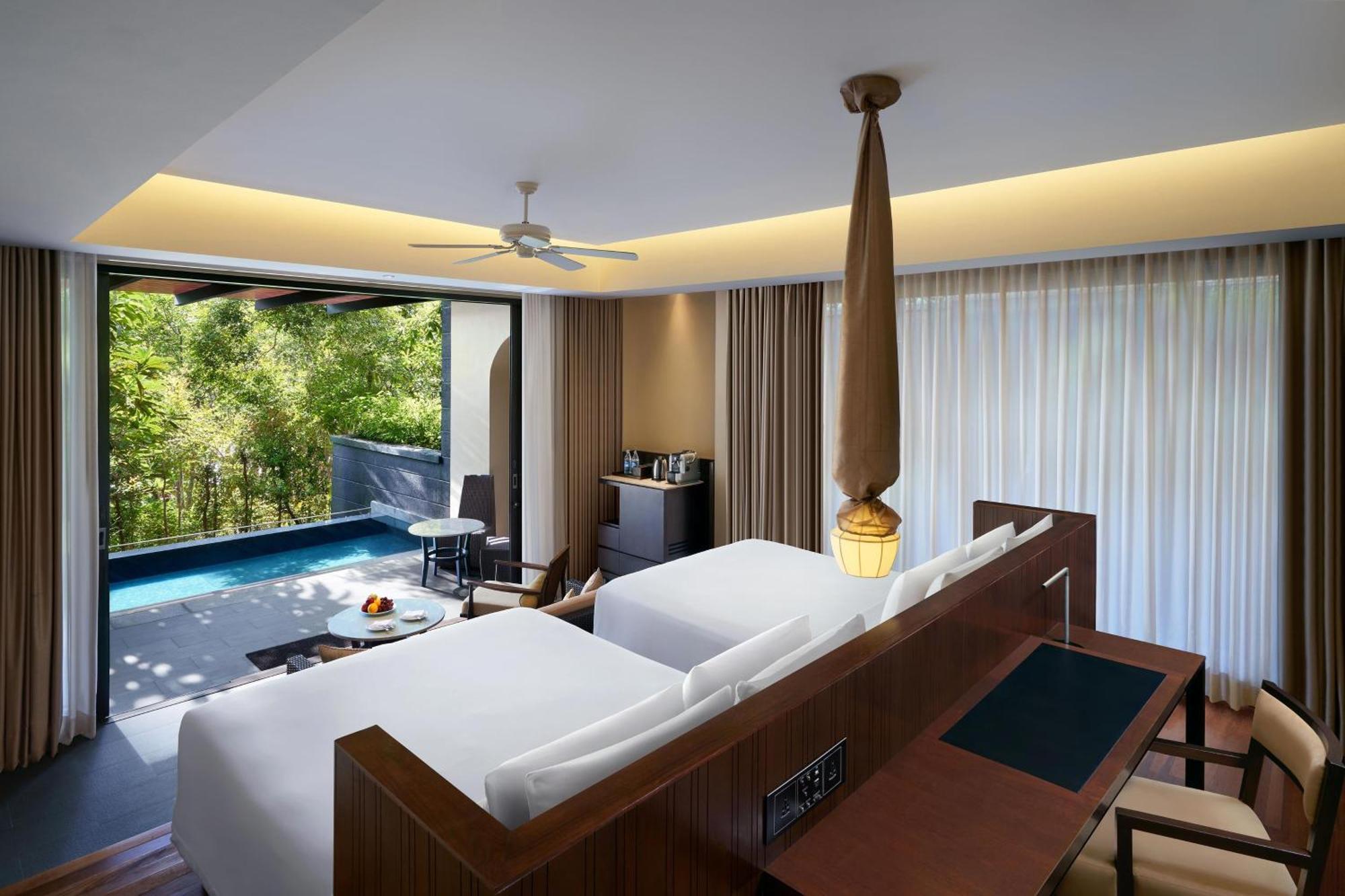 Jungle 1 Bedroom Suite 2 Queen Sofa bed