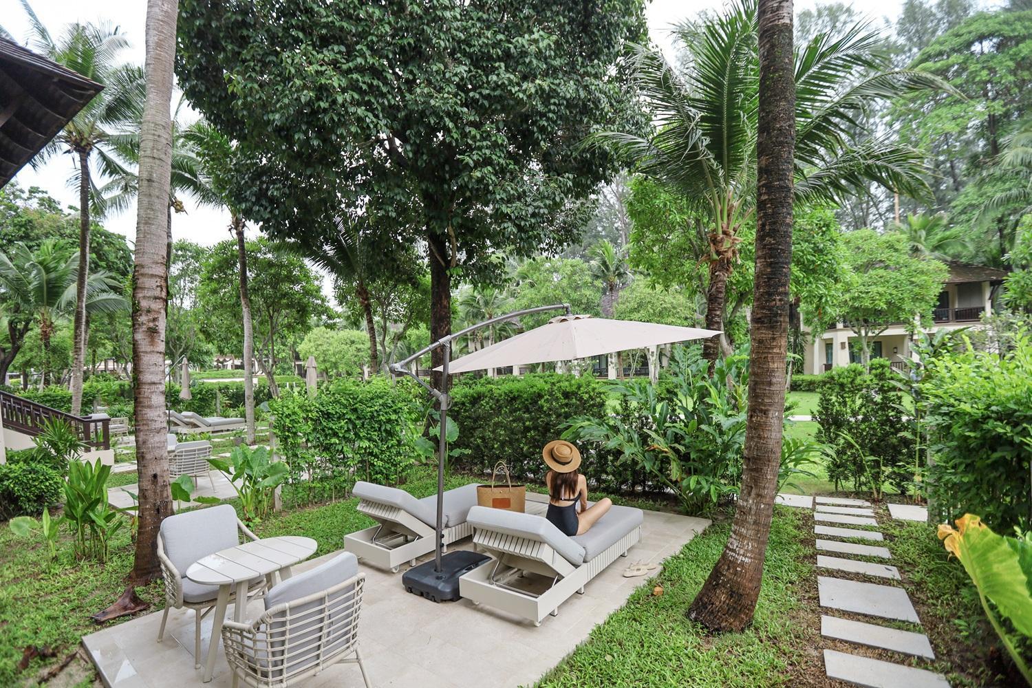Deluxe Garden Pavilion King Room Lower Floor Airport Shuttle