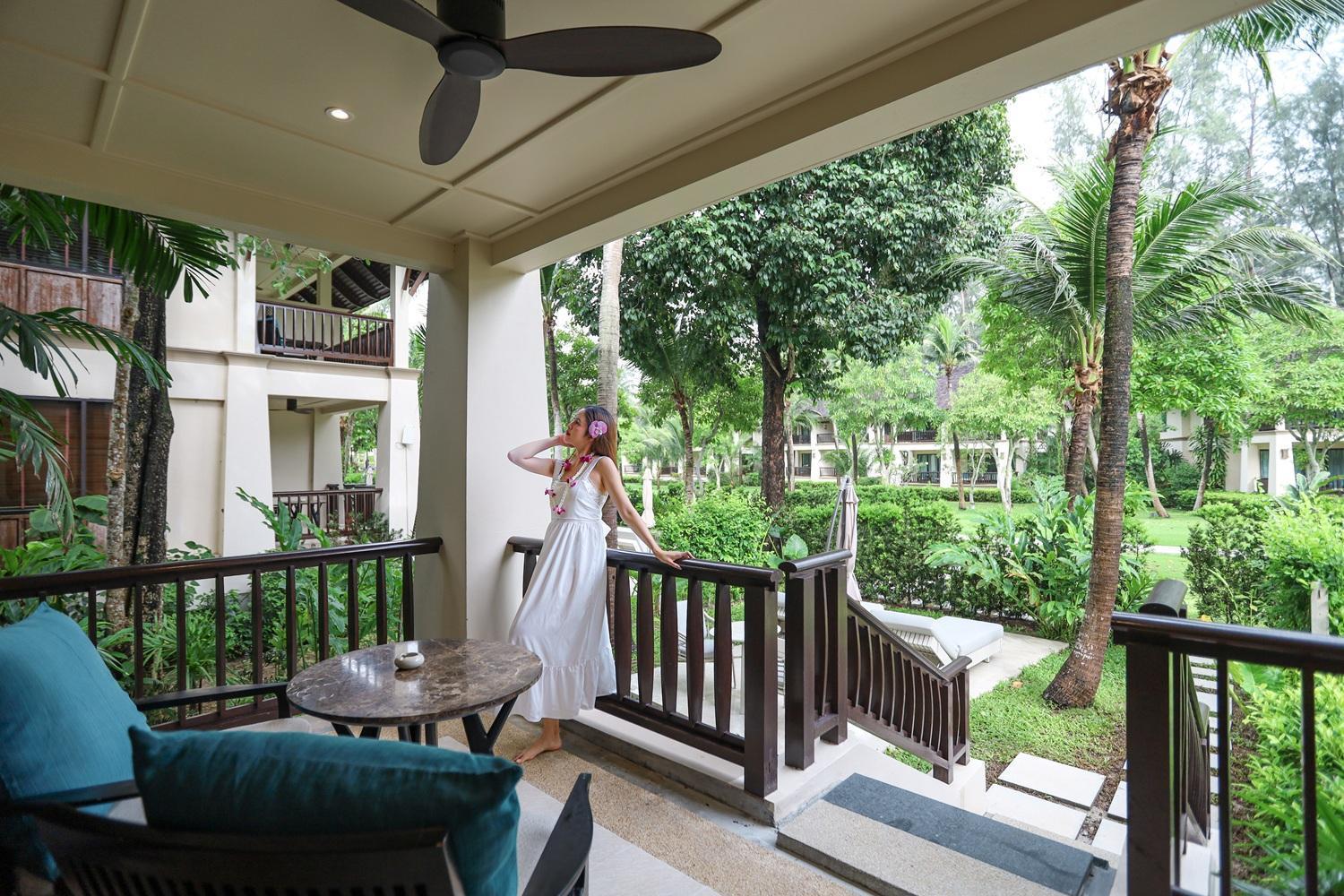 Deluxe Garden Pavilion King Room Lower Floor Airport Shuttle