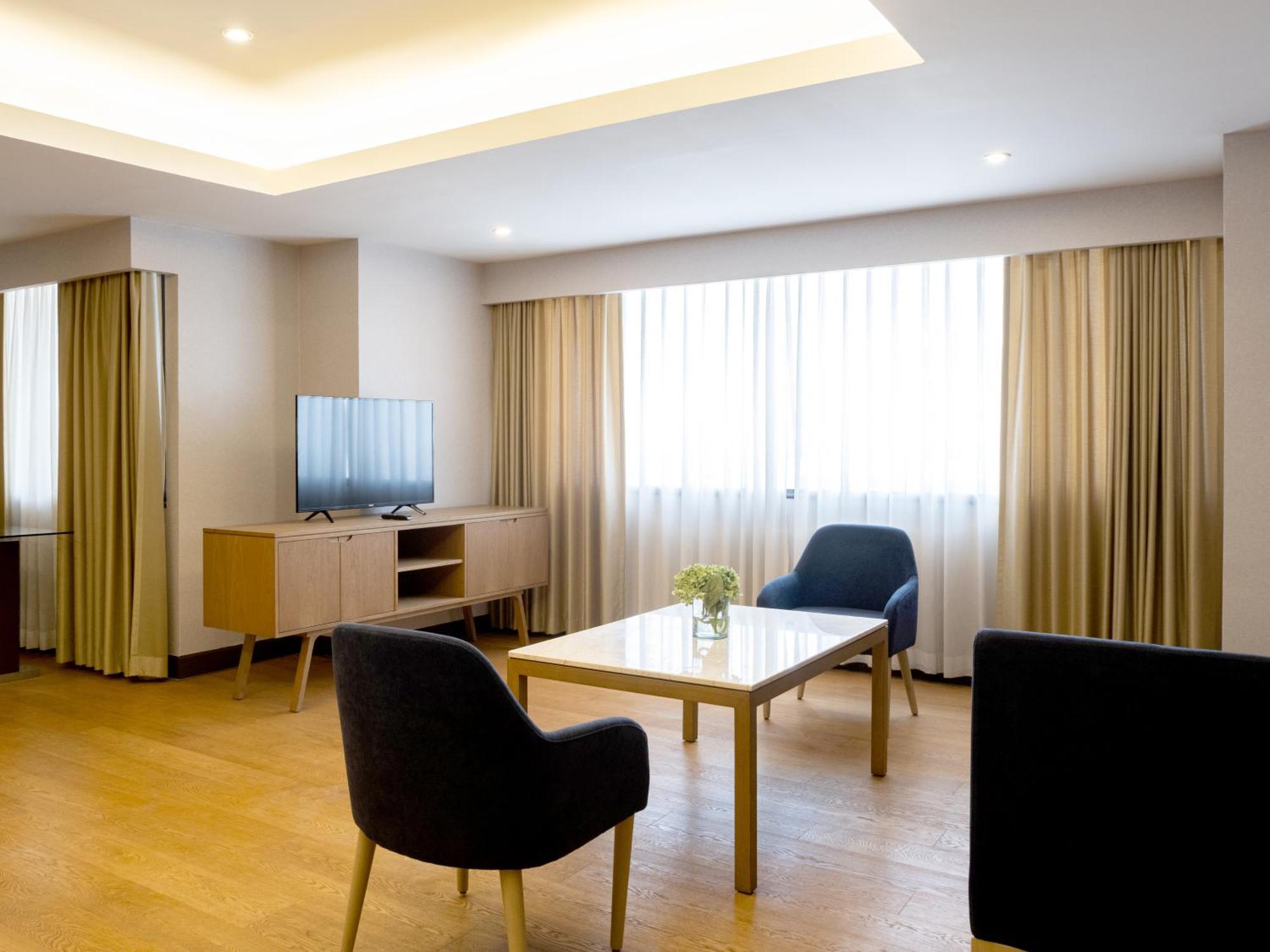 Grand King Suite