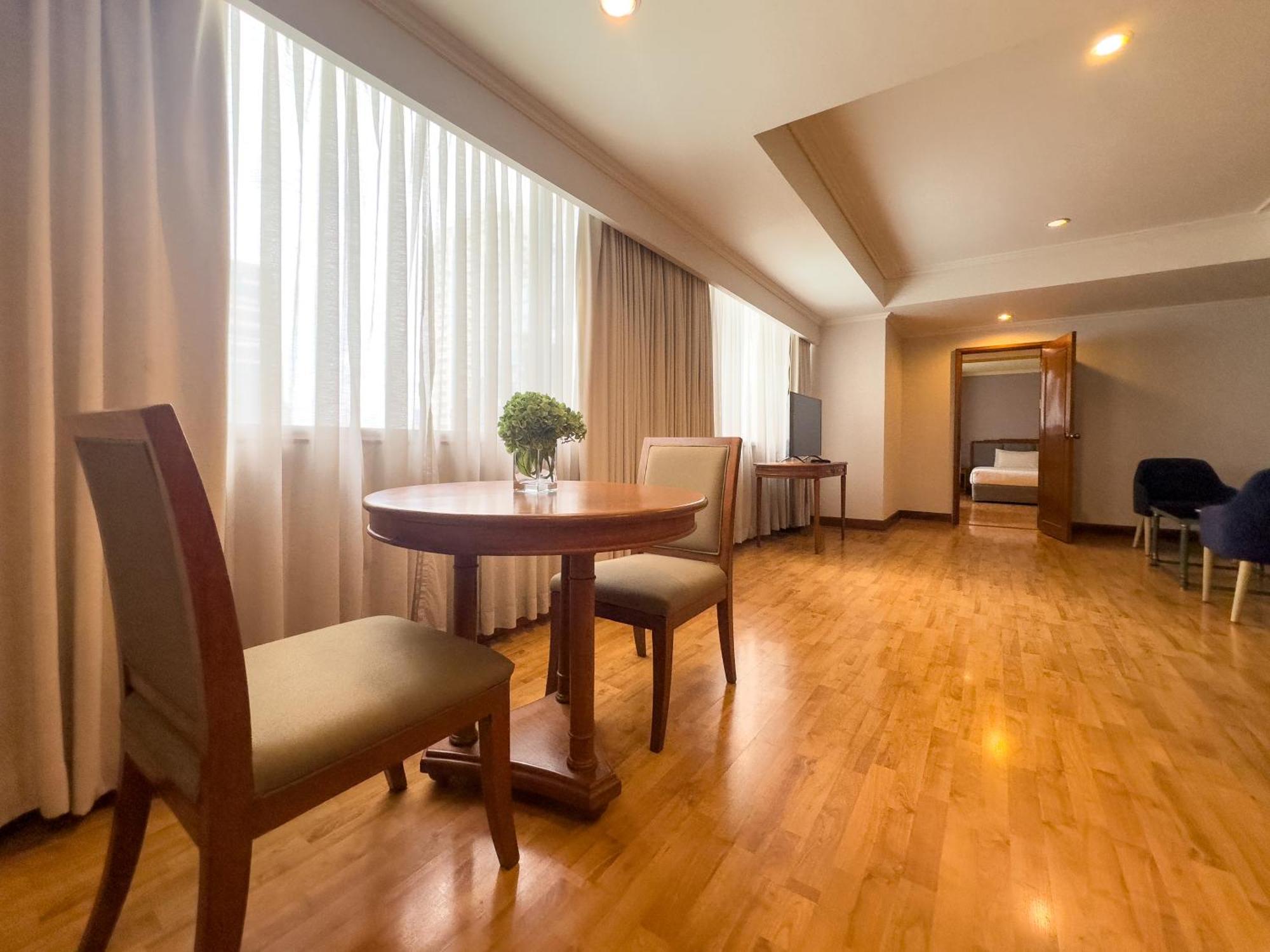 One-Bedroom King Suite
