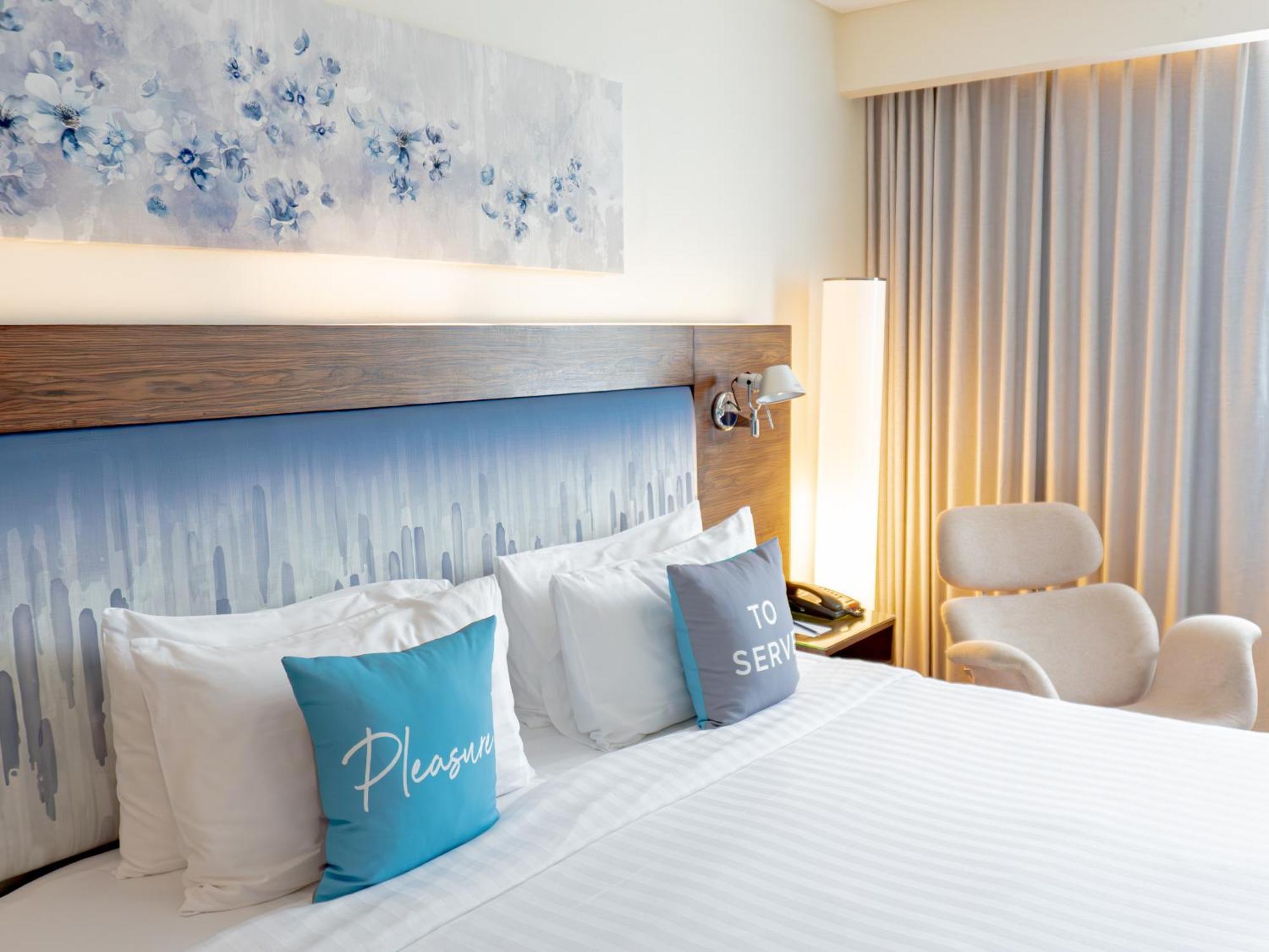 Superior Skyline Room
