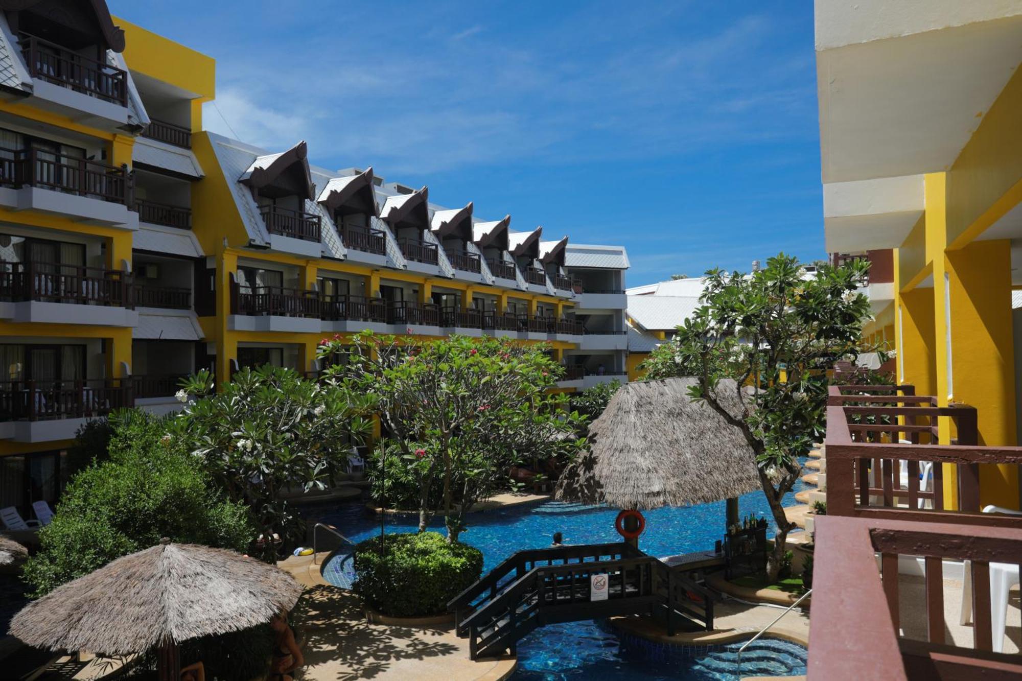 Superior King Room Pool View