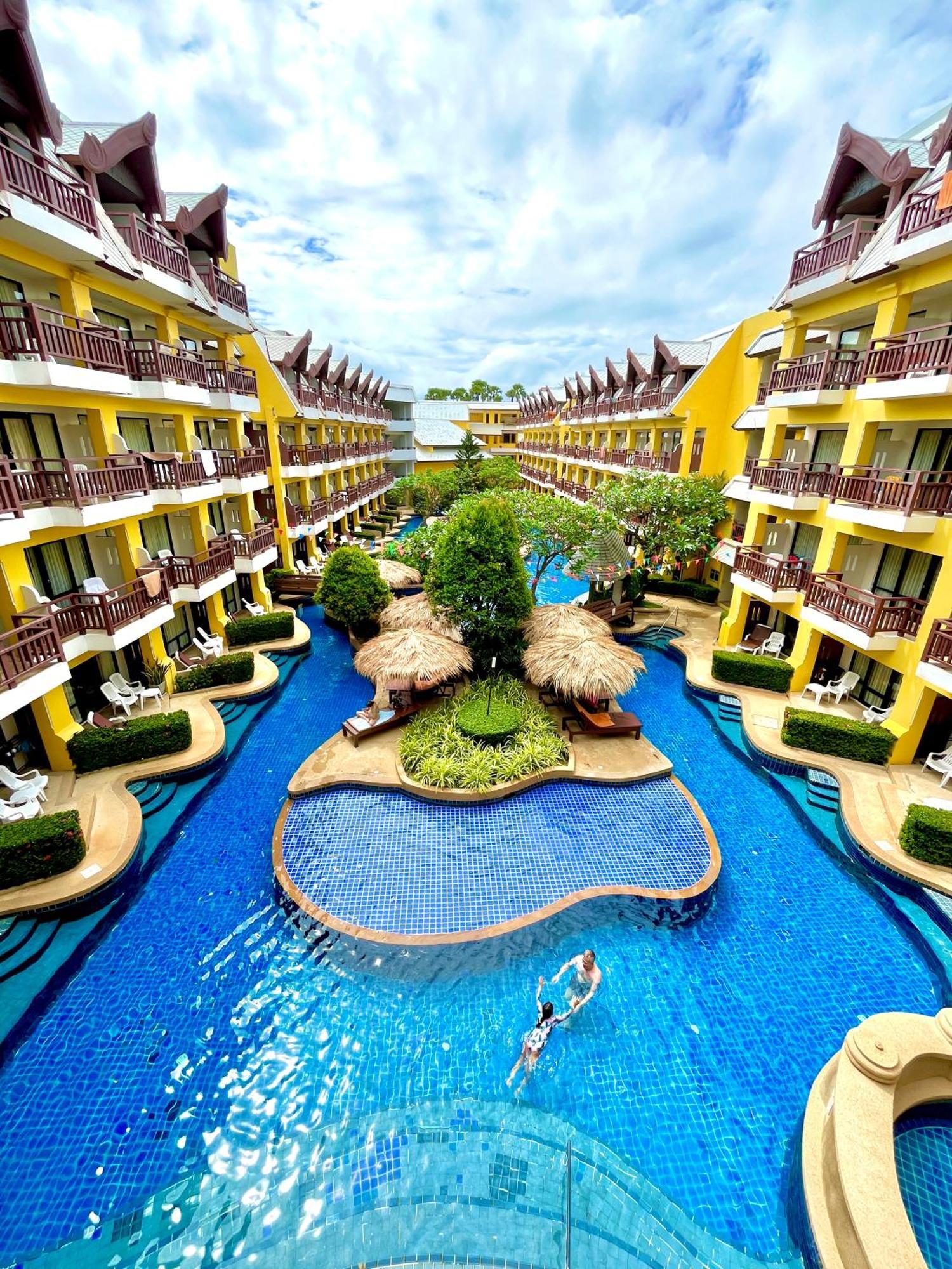 Superior King Room Pool View