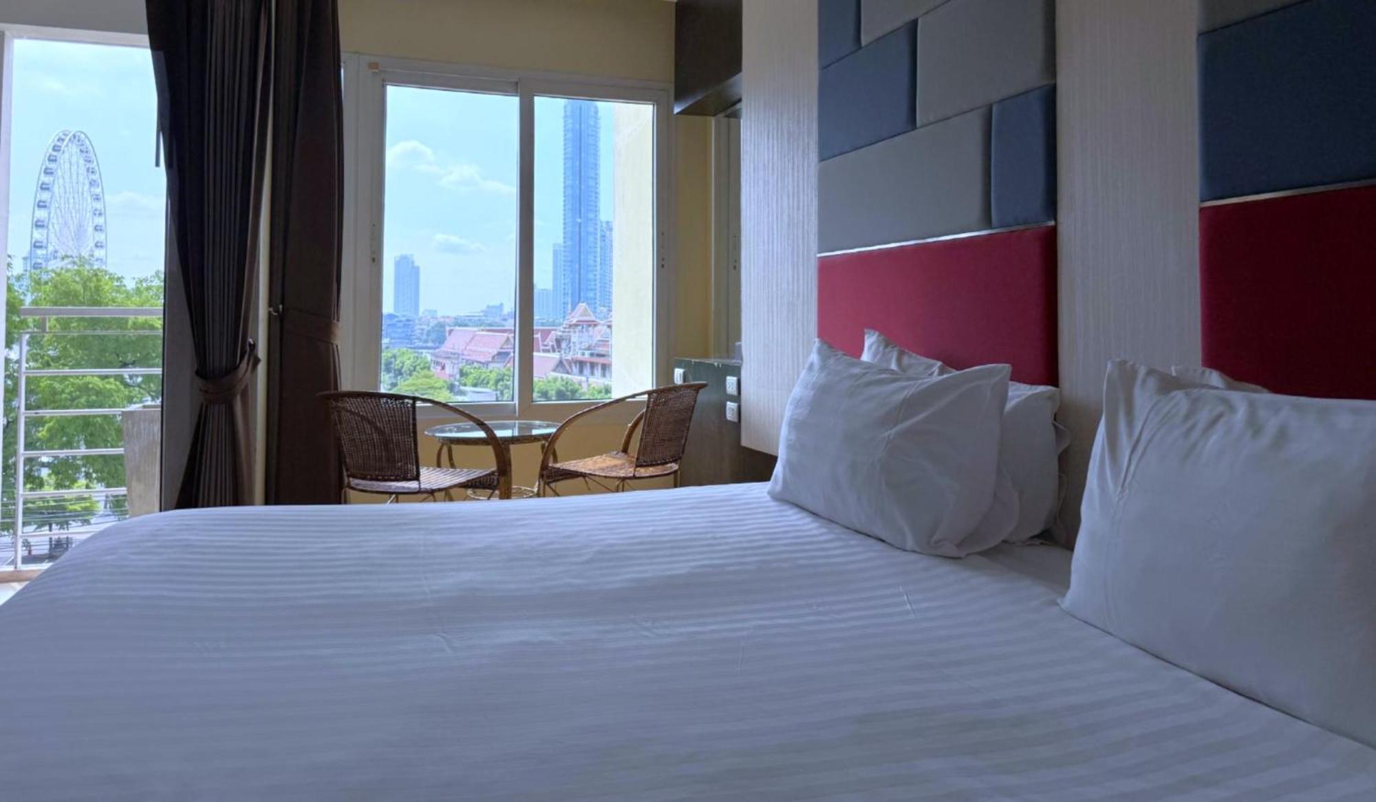 Superior King Room with River View