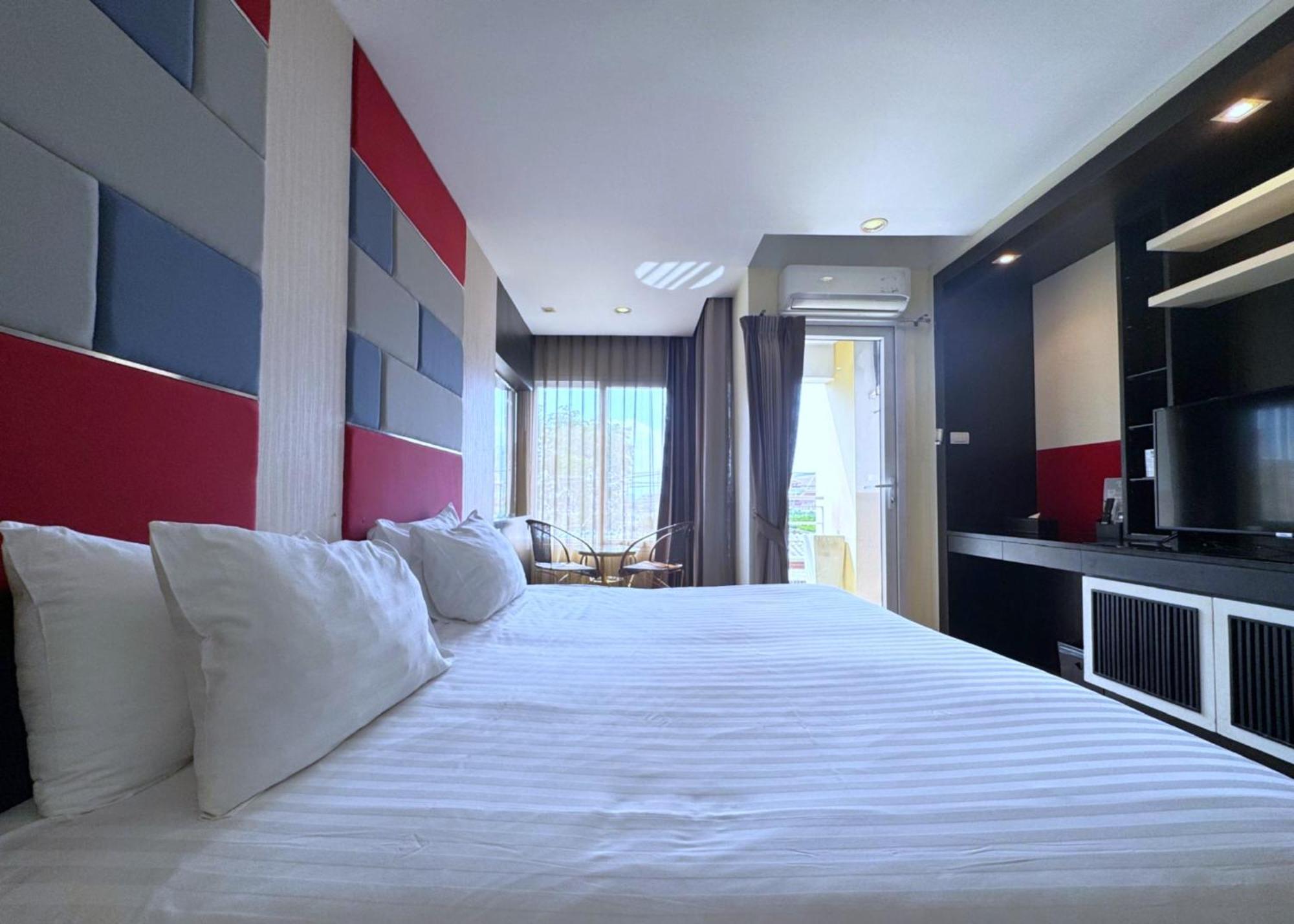 Superior King Room City View