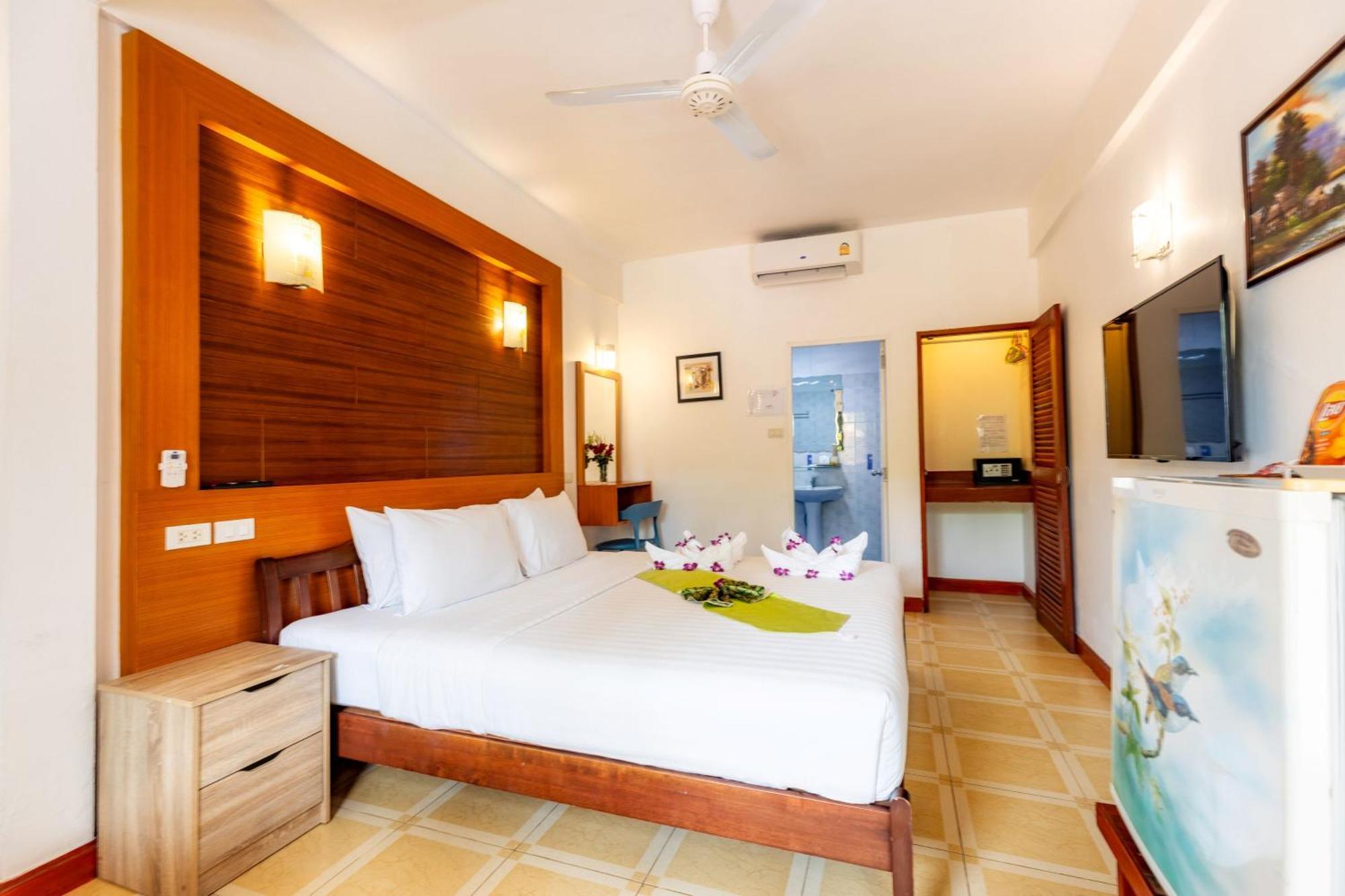 Grand Deluxe Double Room Pool Access