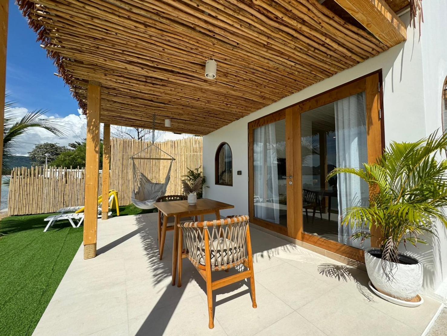 Villa - Beach Front