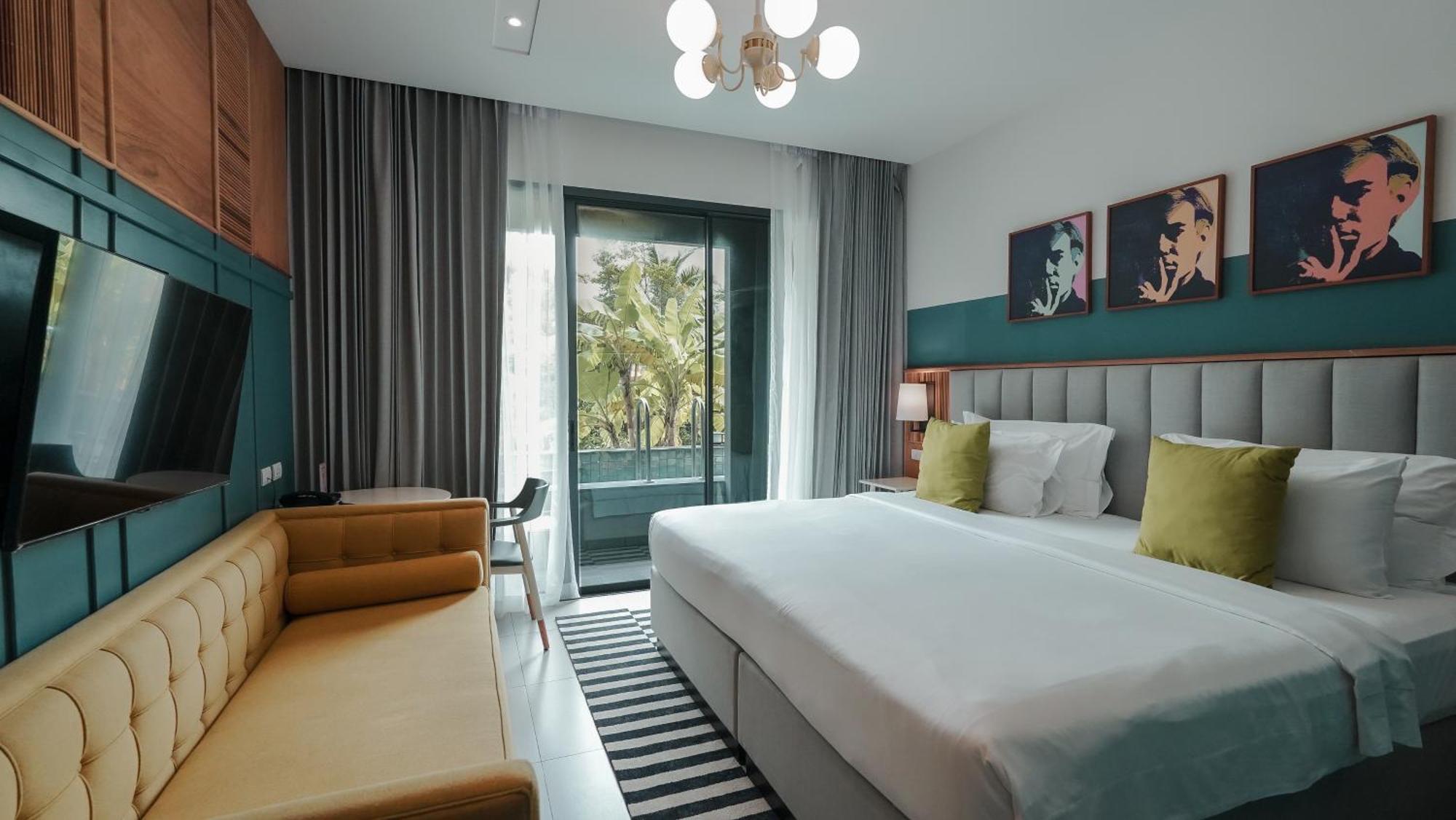 Deluxe Double Room Pool Access