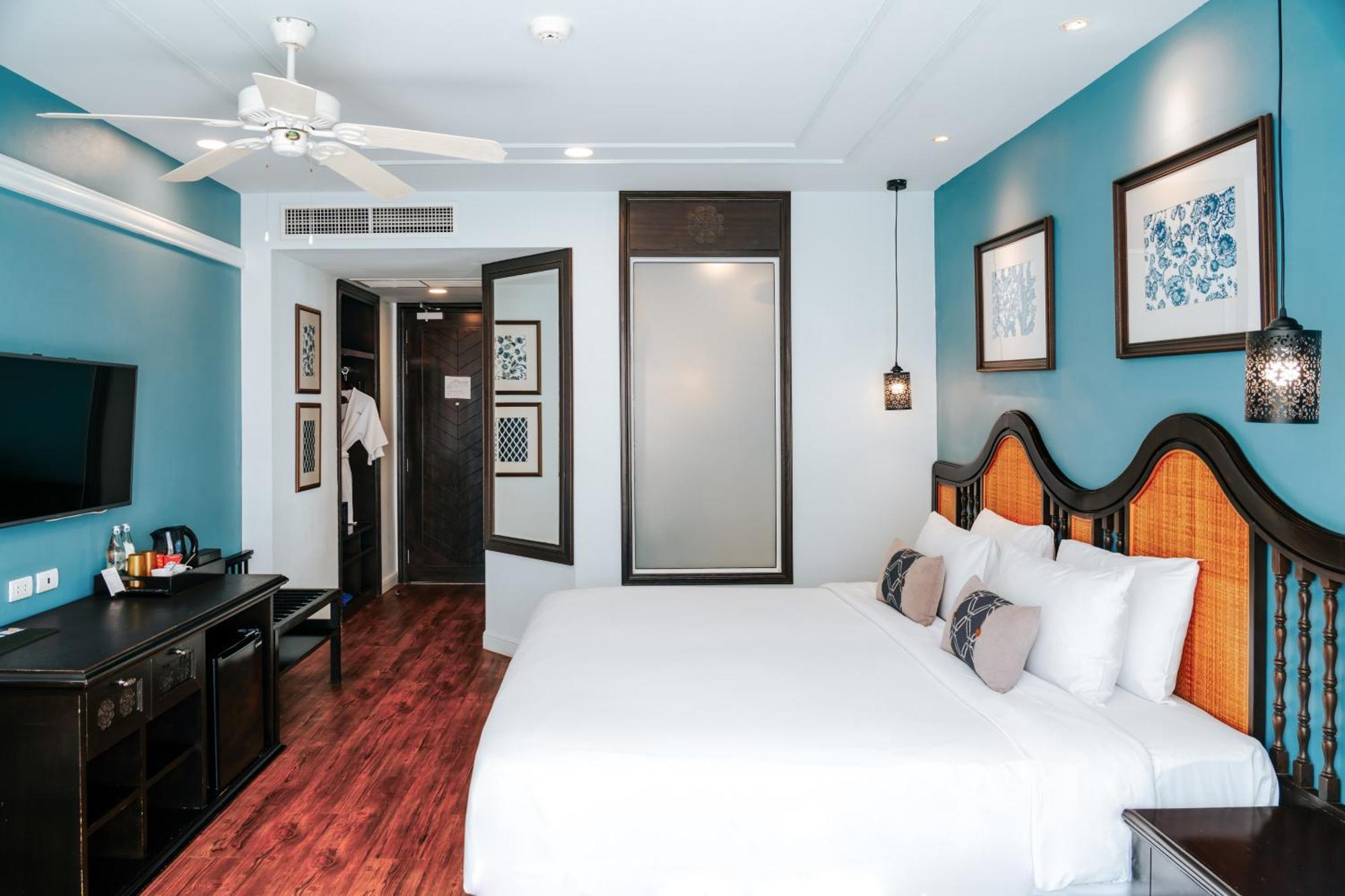 Deluxe Room,1692066141:JPEG