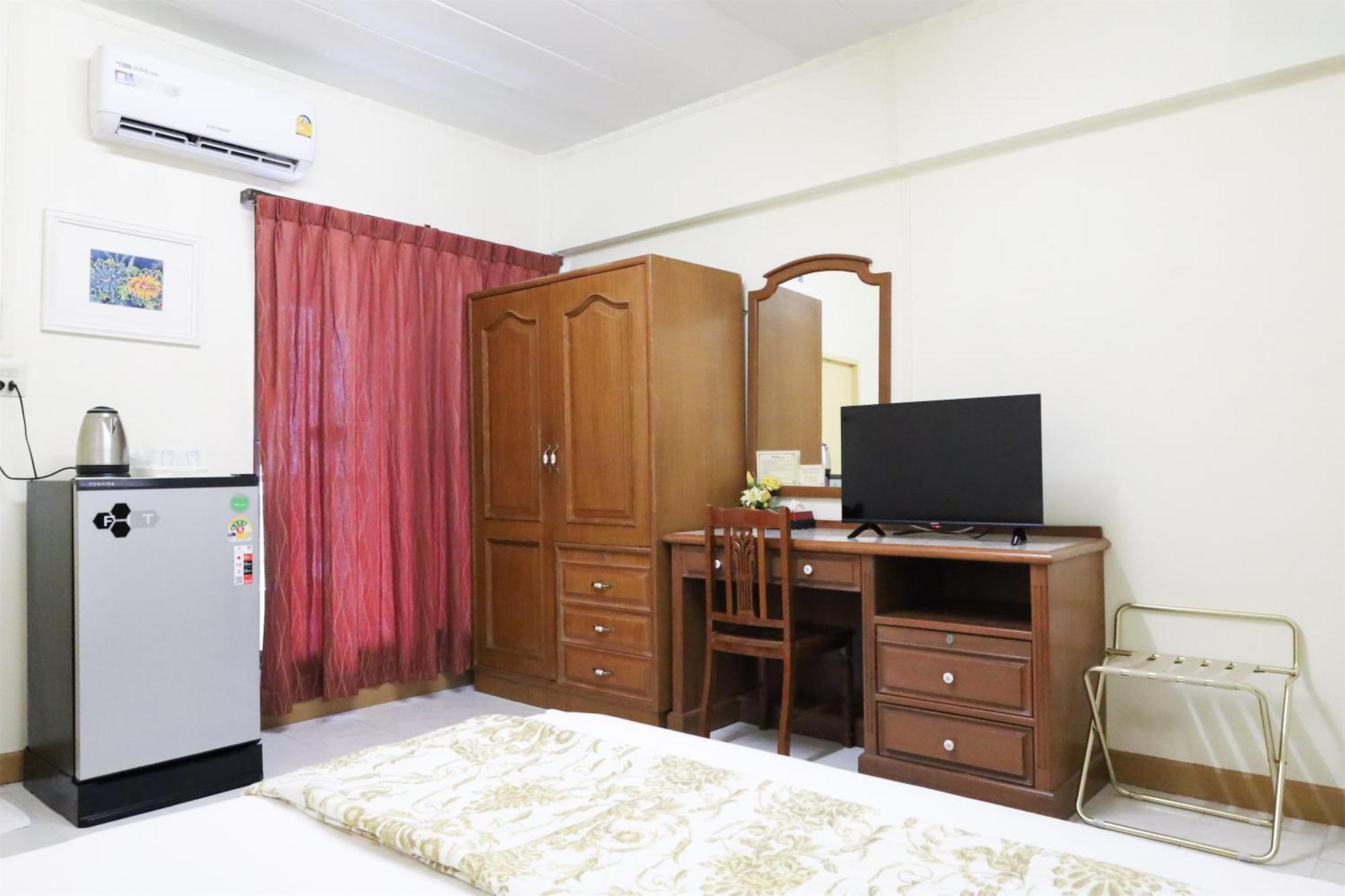 Standard Queen Room