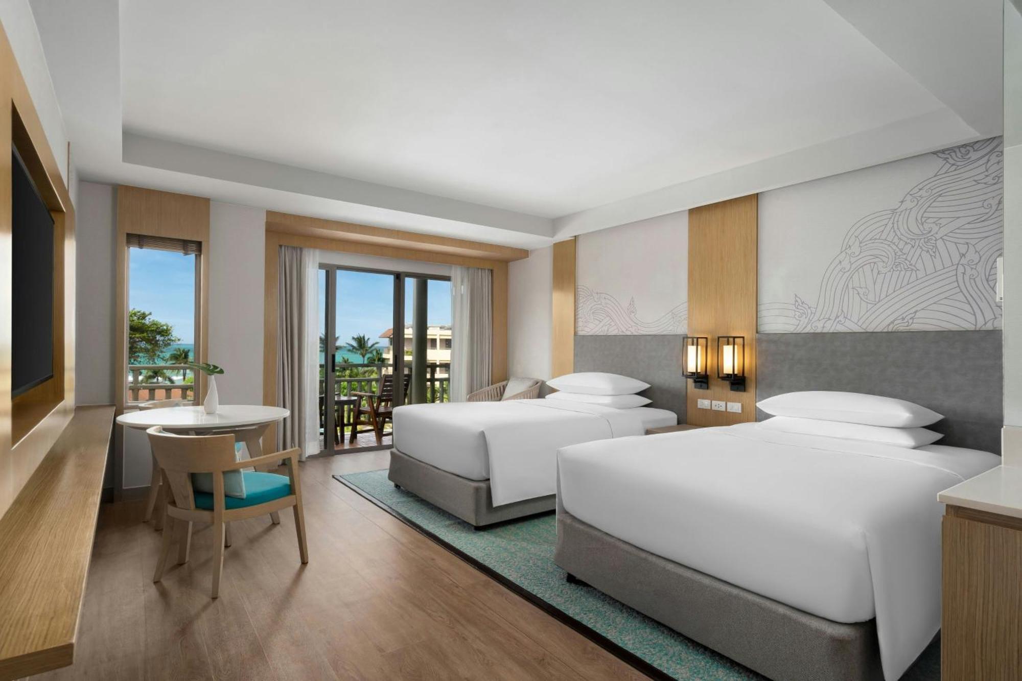Larger Guest room 2 Doubles Pool view