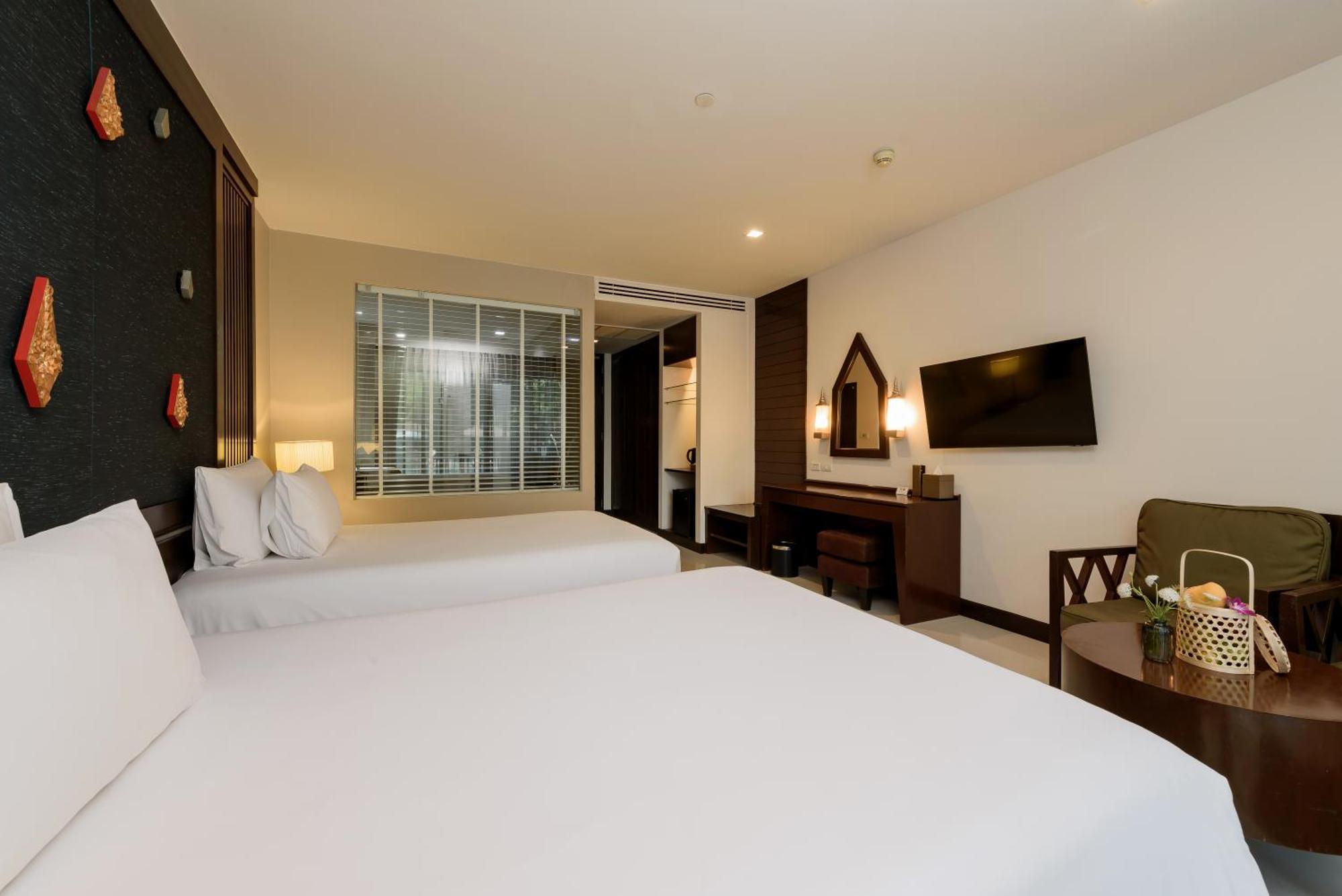 Queen Room Pool View