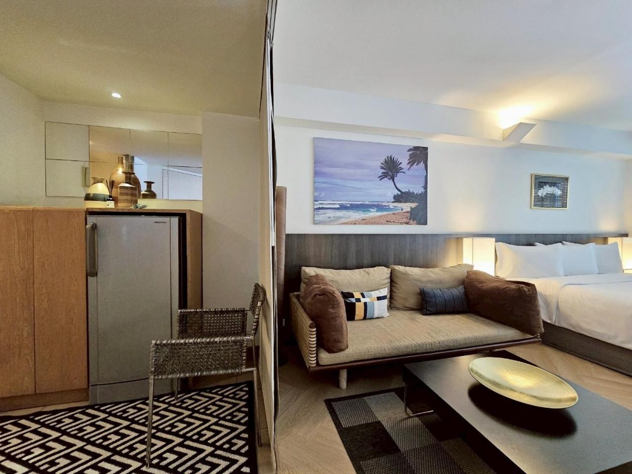 King Studio with Sofa Bed