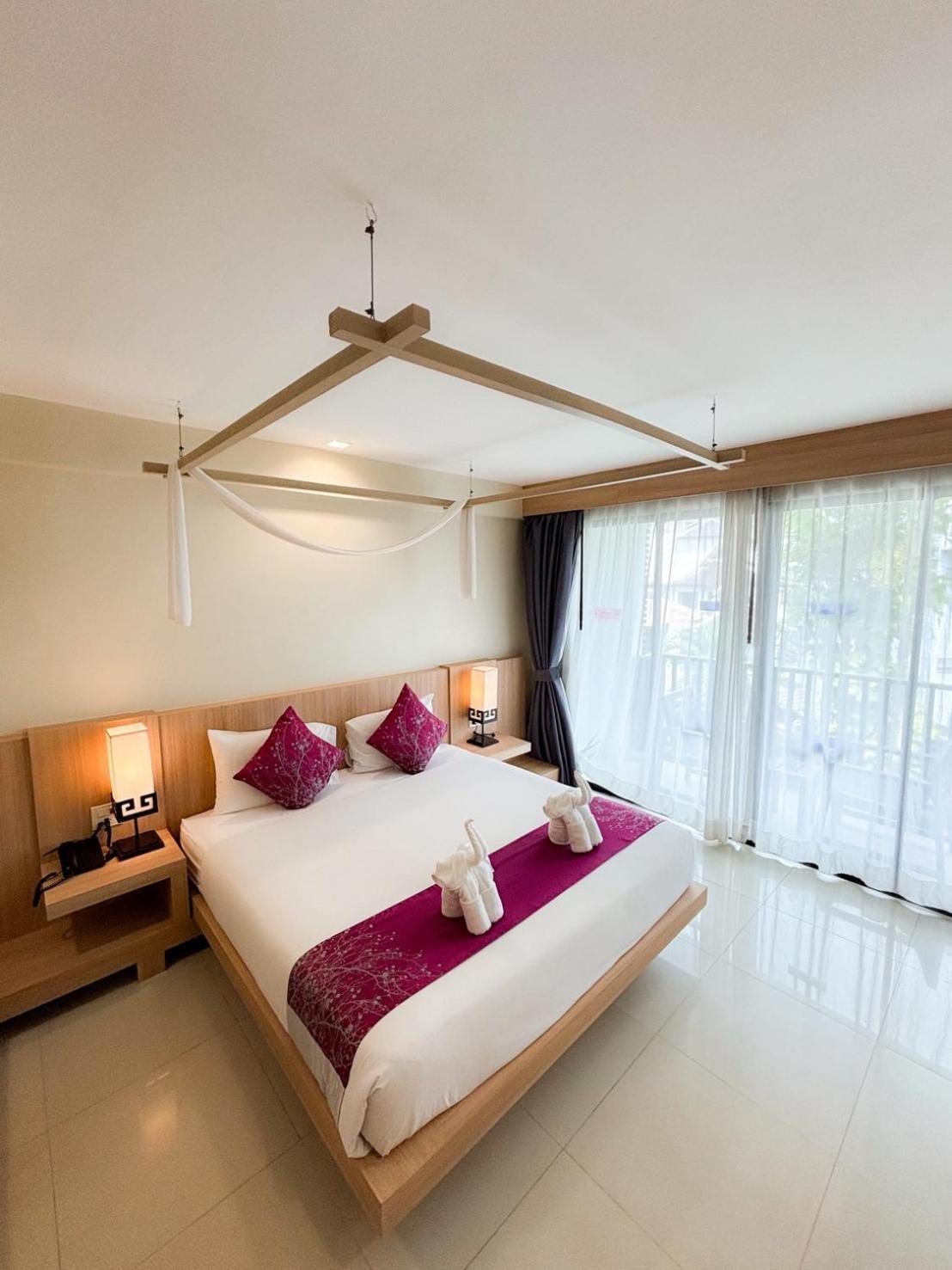 Deluxe Double Room Pool Access