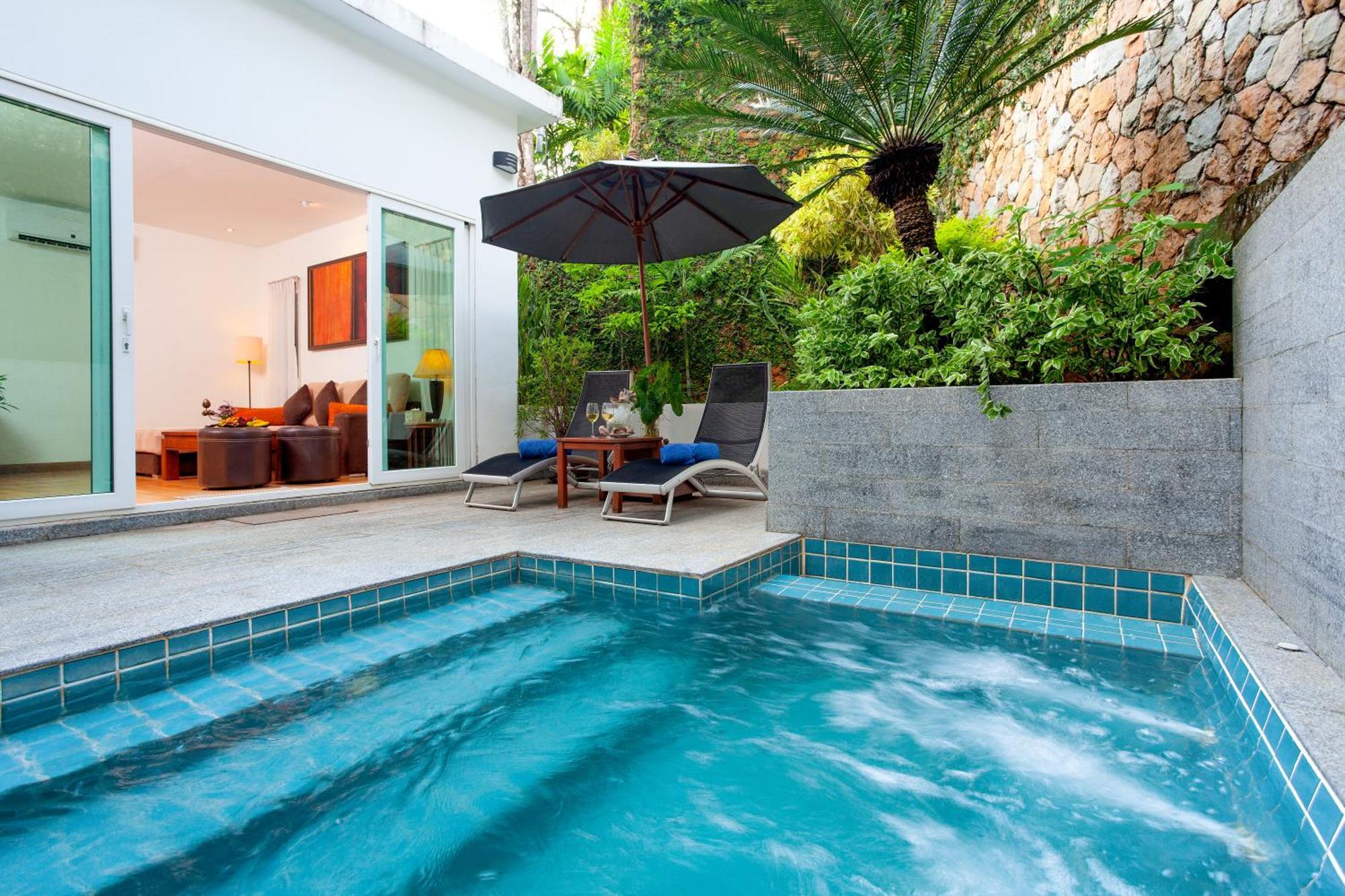 Hydropool Villa Garden