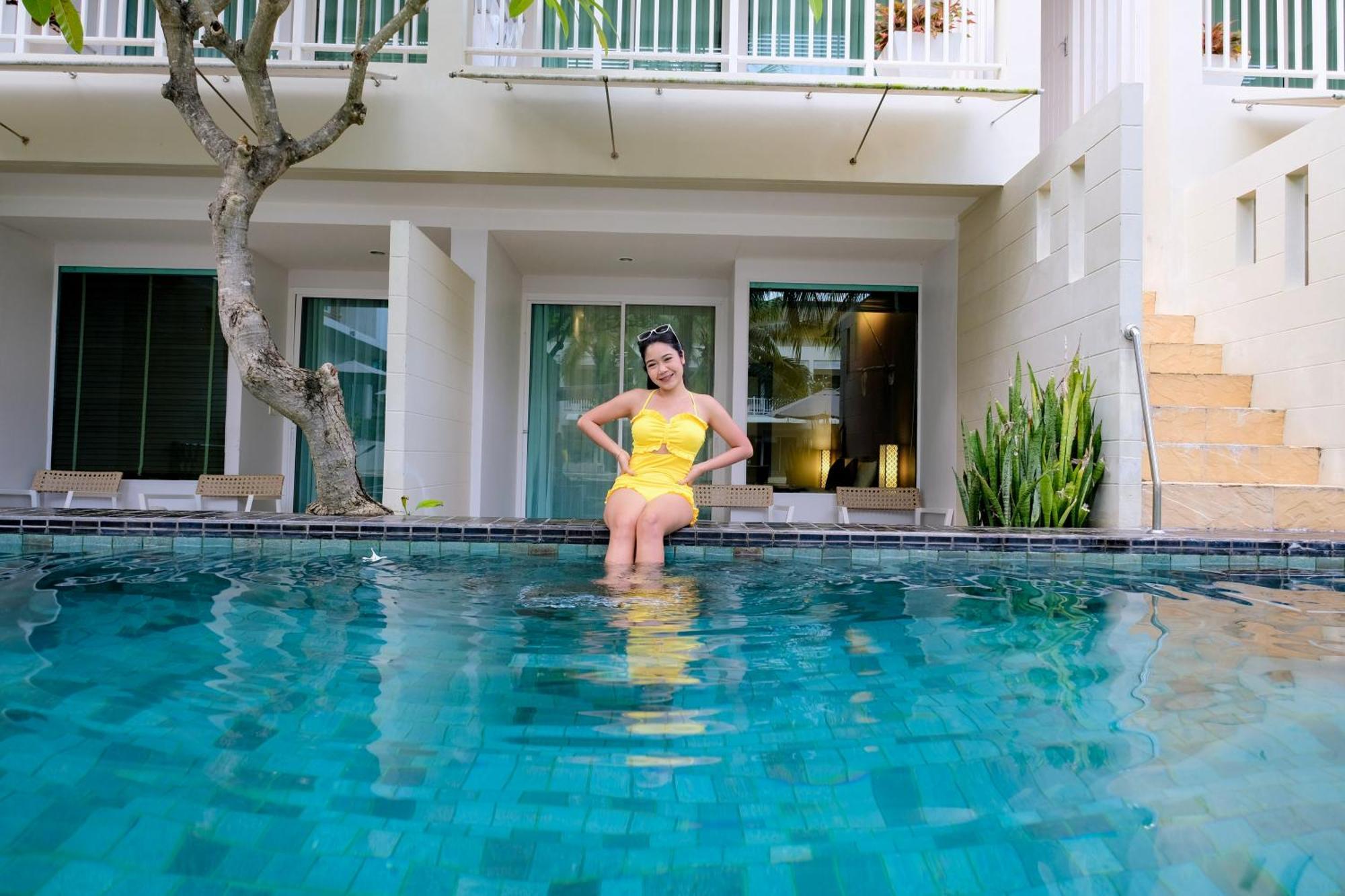 Deluxe Pool Access