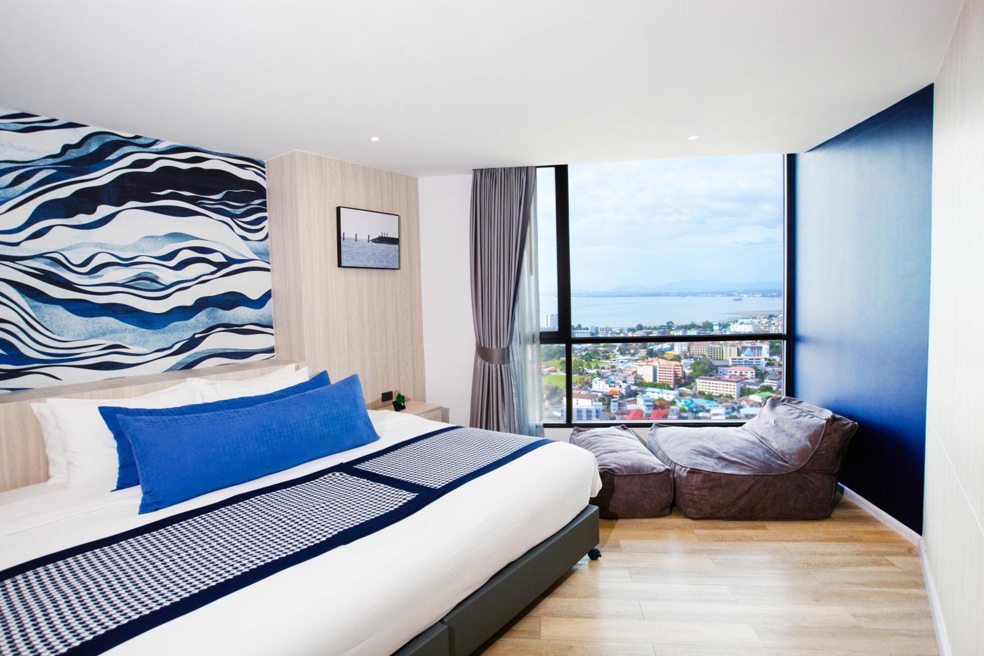 One-Bedroom Suite Sea View