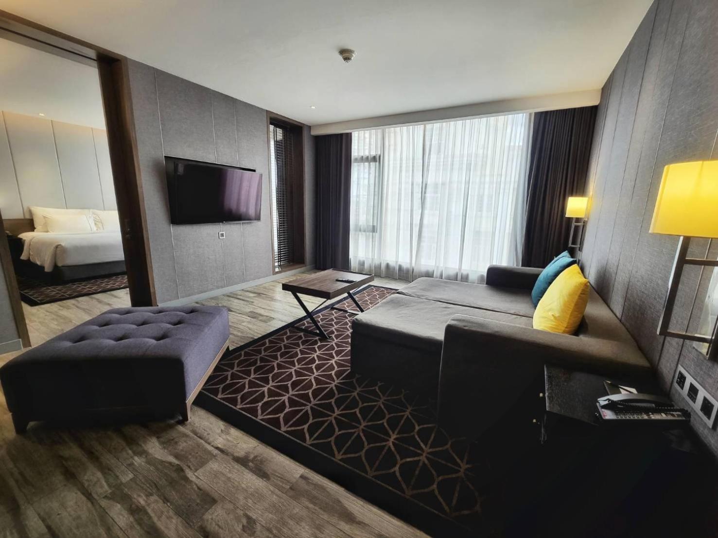 Deluxe King Suite,1743439426:JPEG
