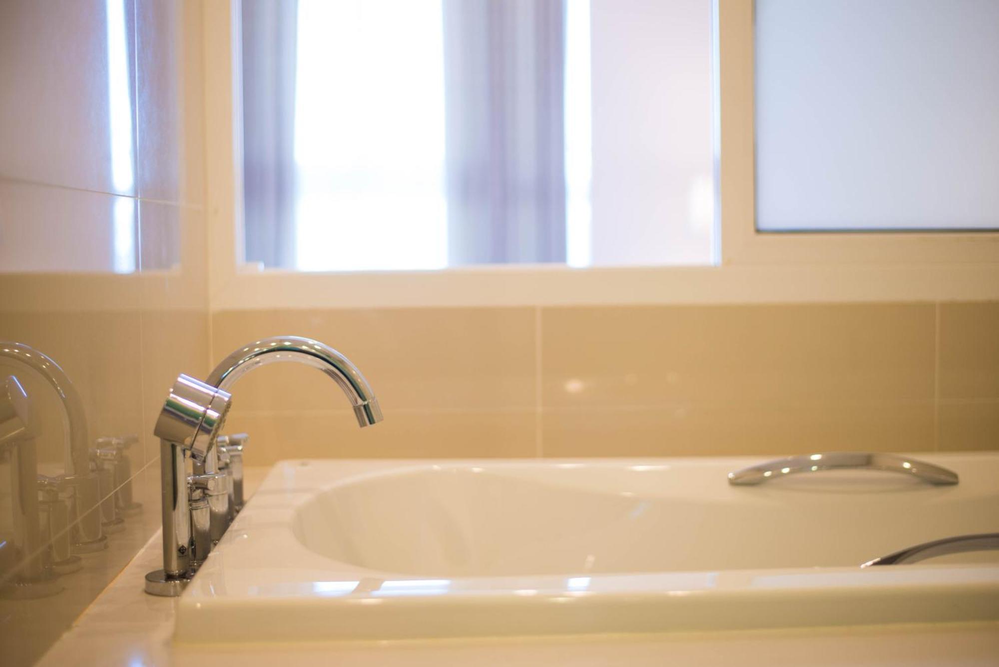 Deluxe Double Room with Bath,1705008408:JPEG