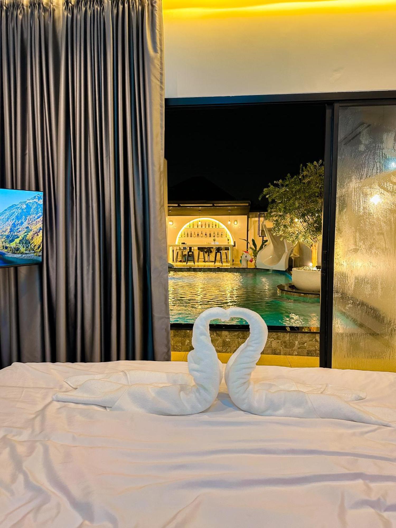 King Room Pool View