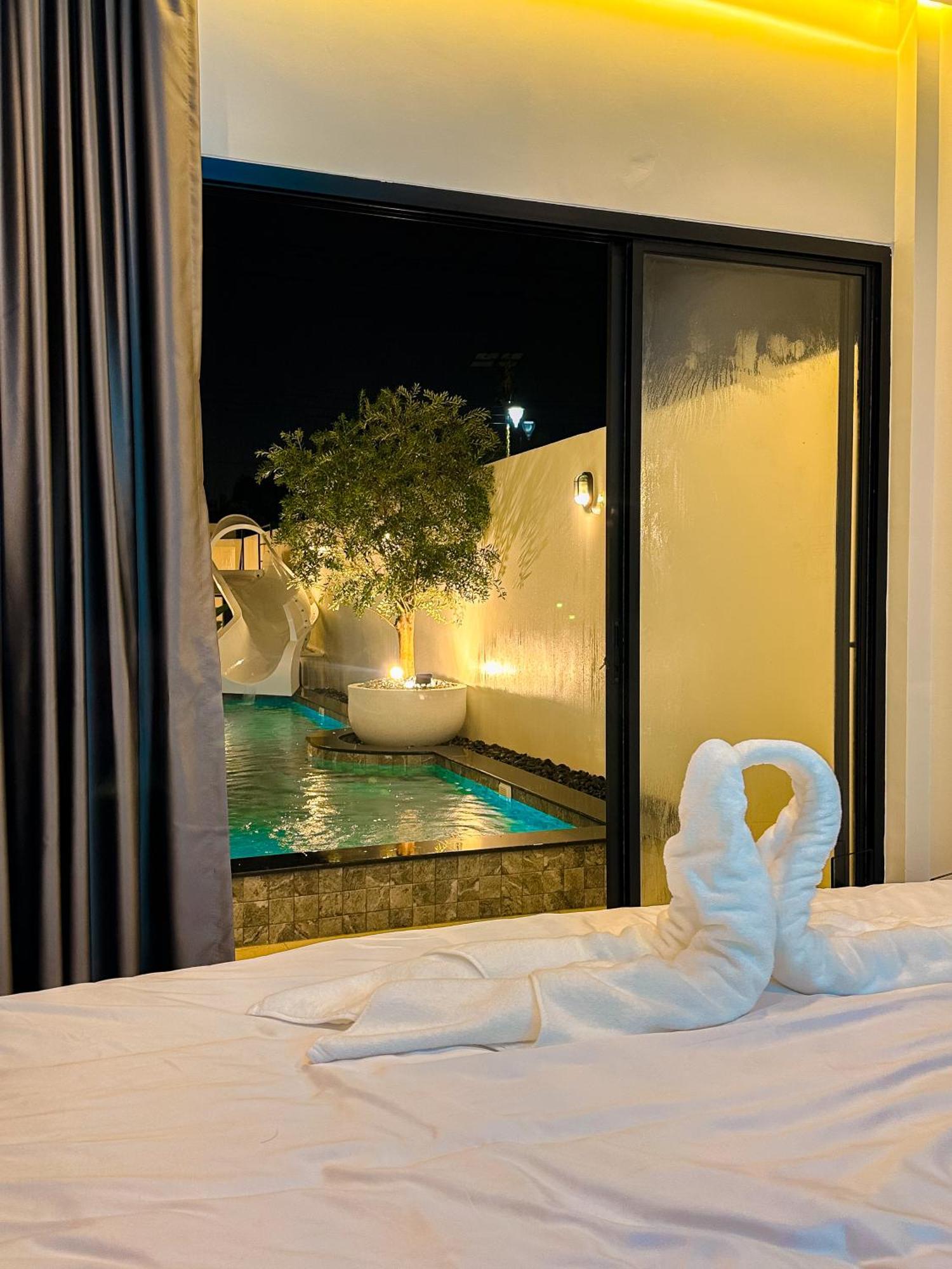 King Room Pool View