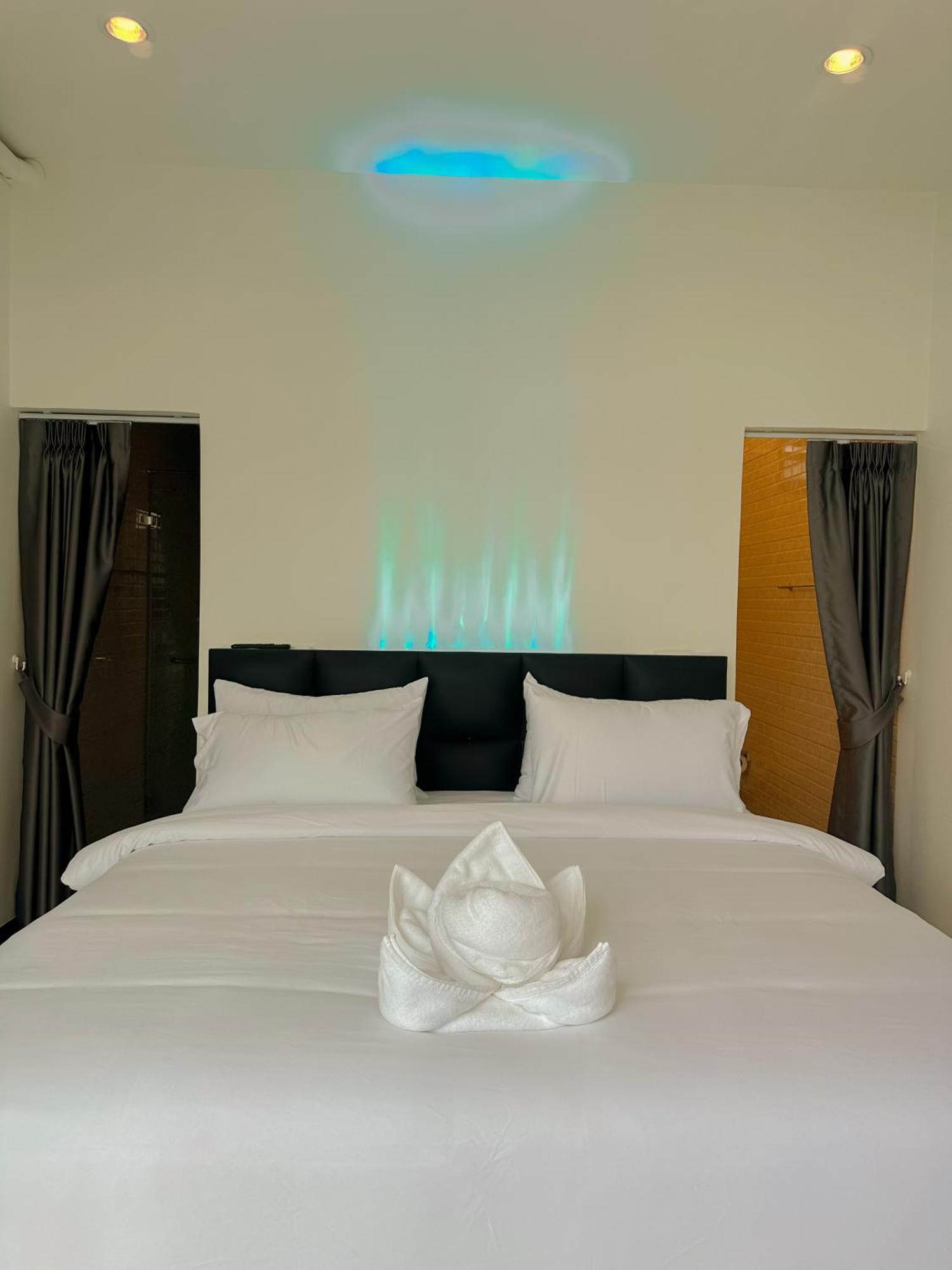 King Room Pool View
