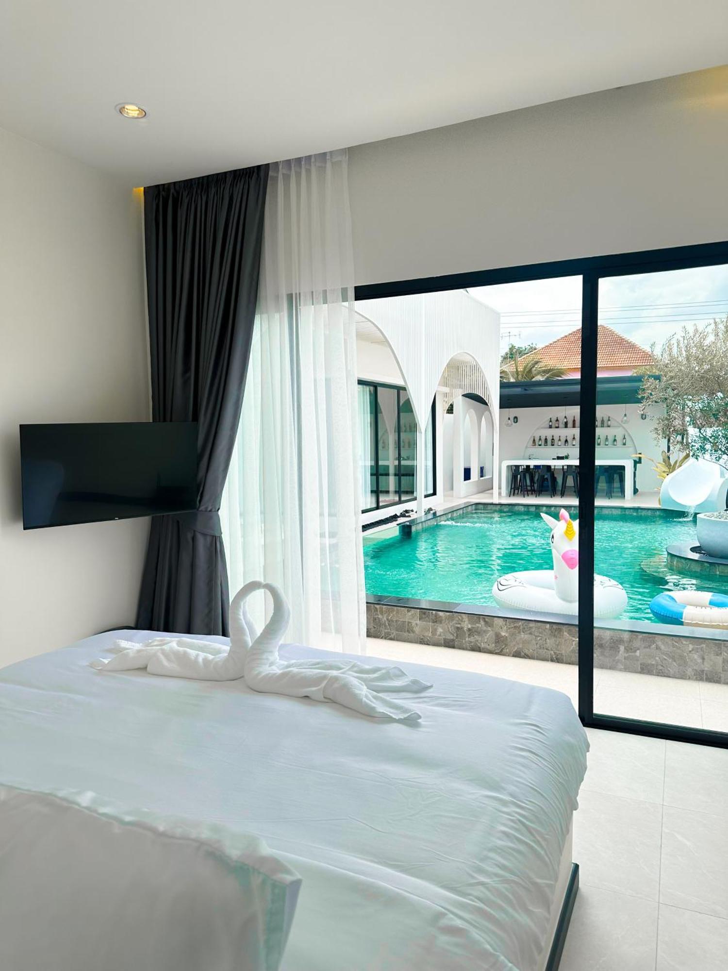 King Room Pool View