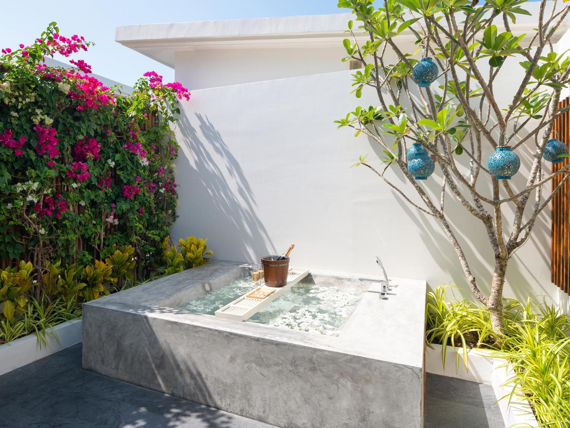 Junior Spa Bath Villa