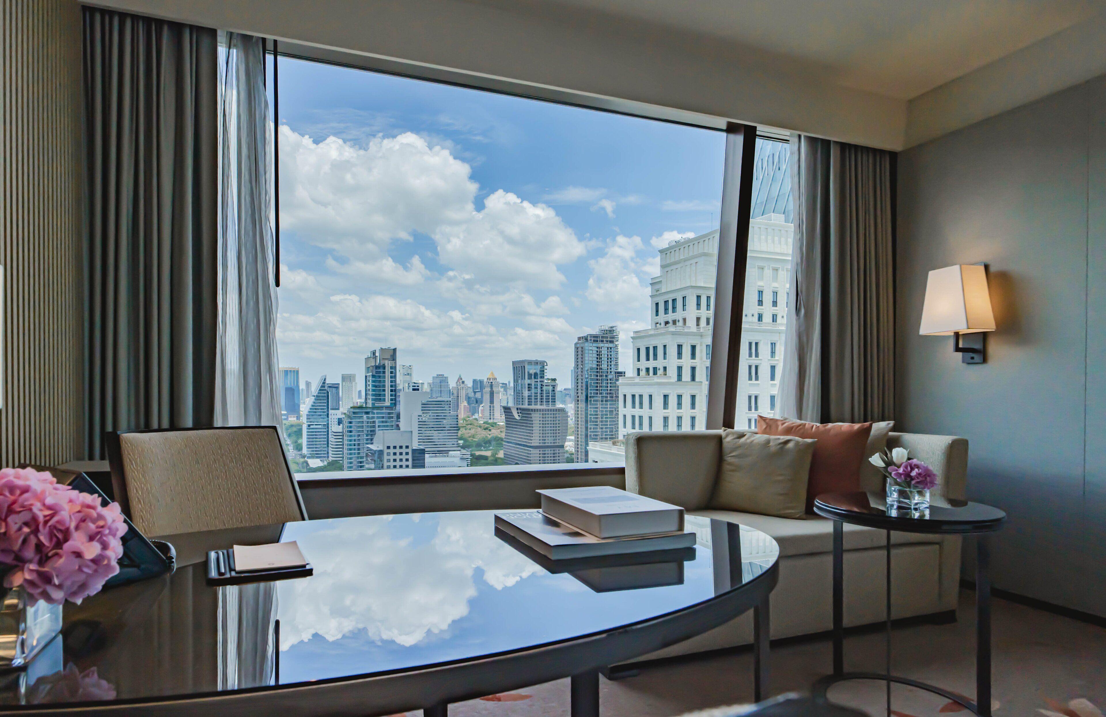 Deluxe Corner King room panoramic view