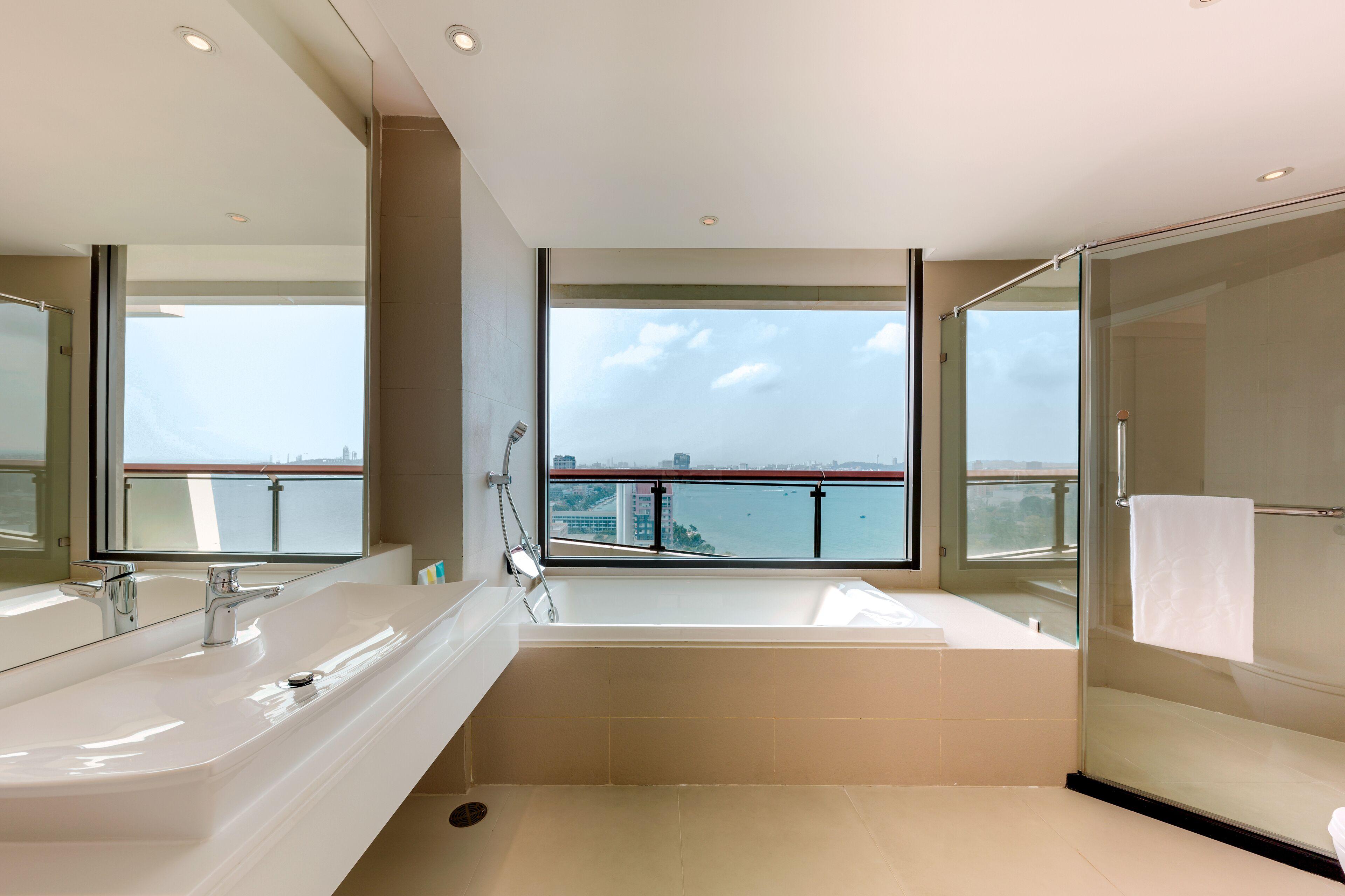 Deluxe Cornor King Room Sea View