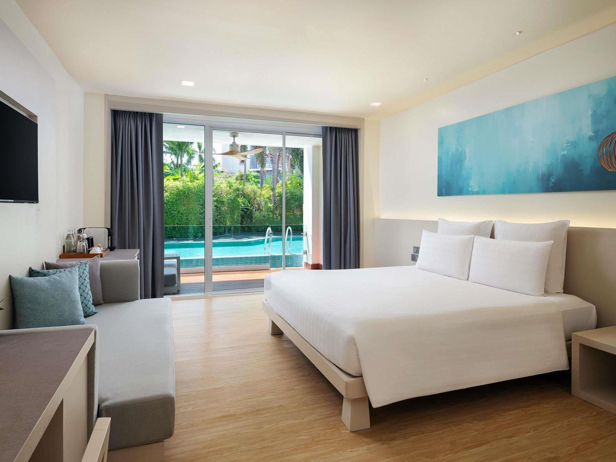 Premium King Room Pool Access,1770885368:JPEG