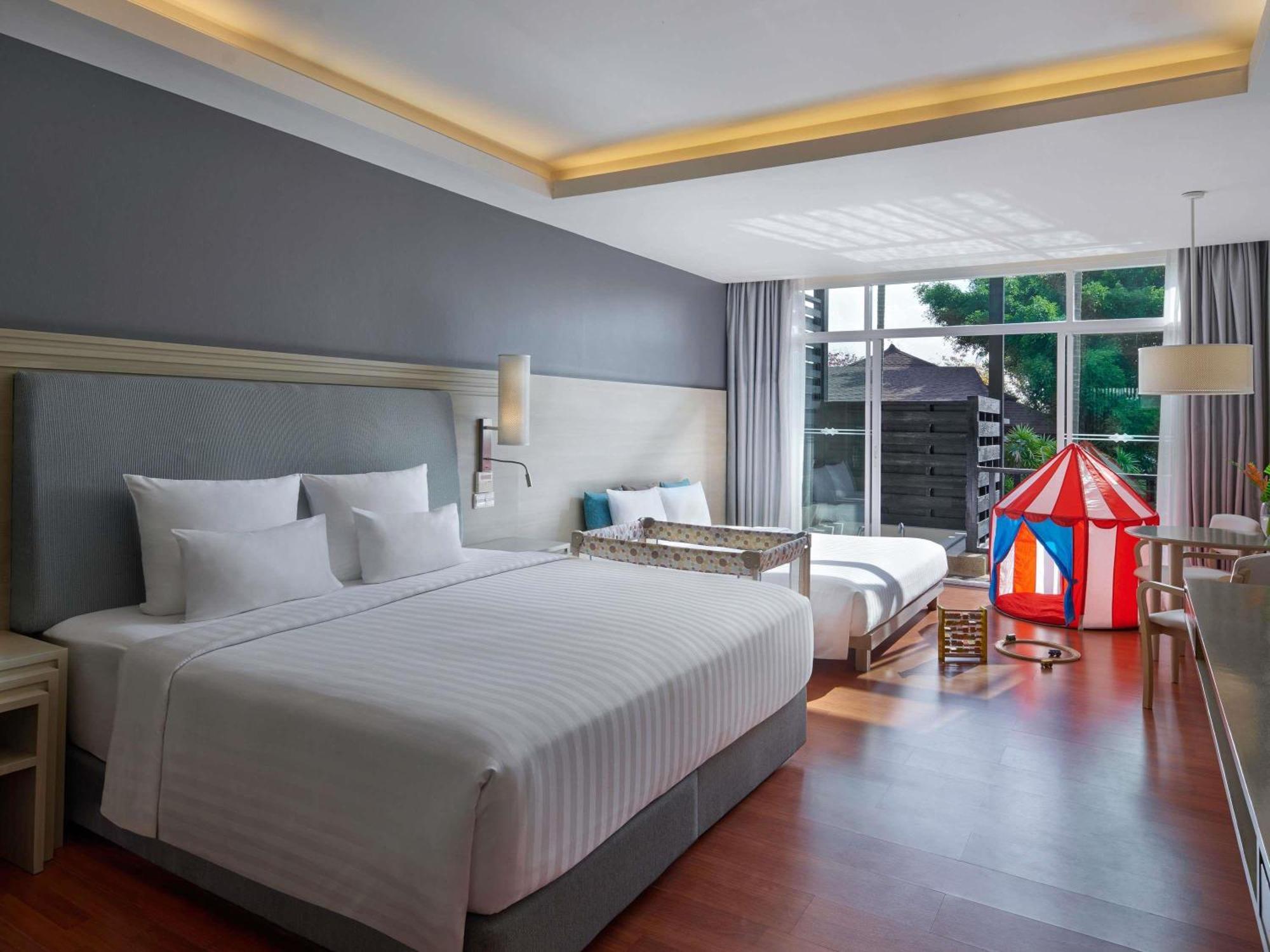 Deluxe Family Room Balcony