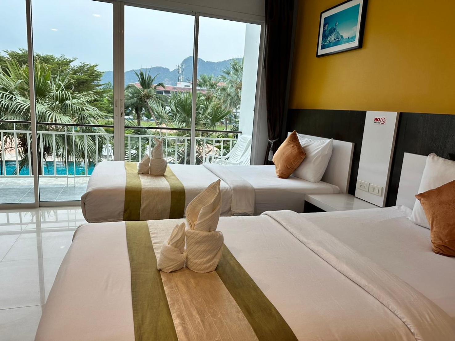 Twin Room Pool View