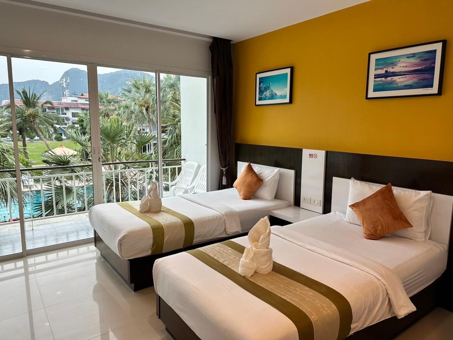 Twin Room Pool View