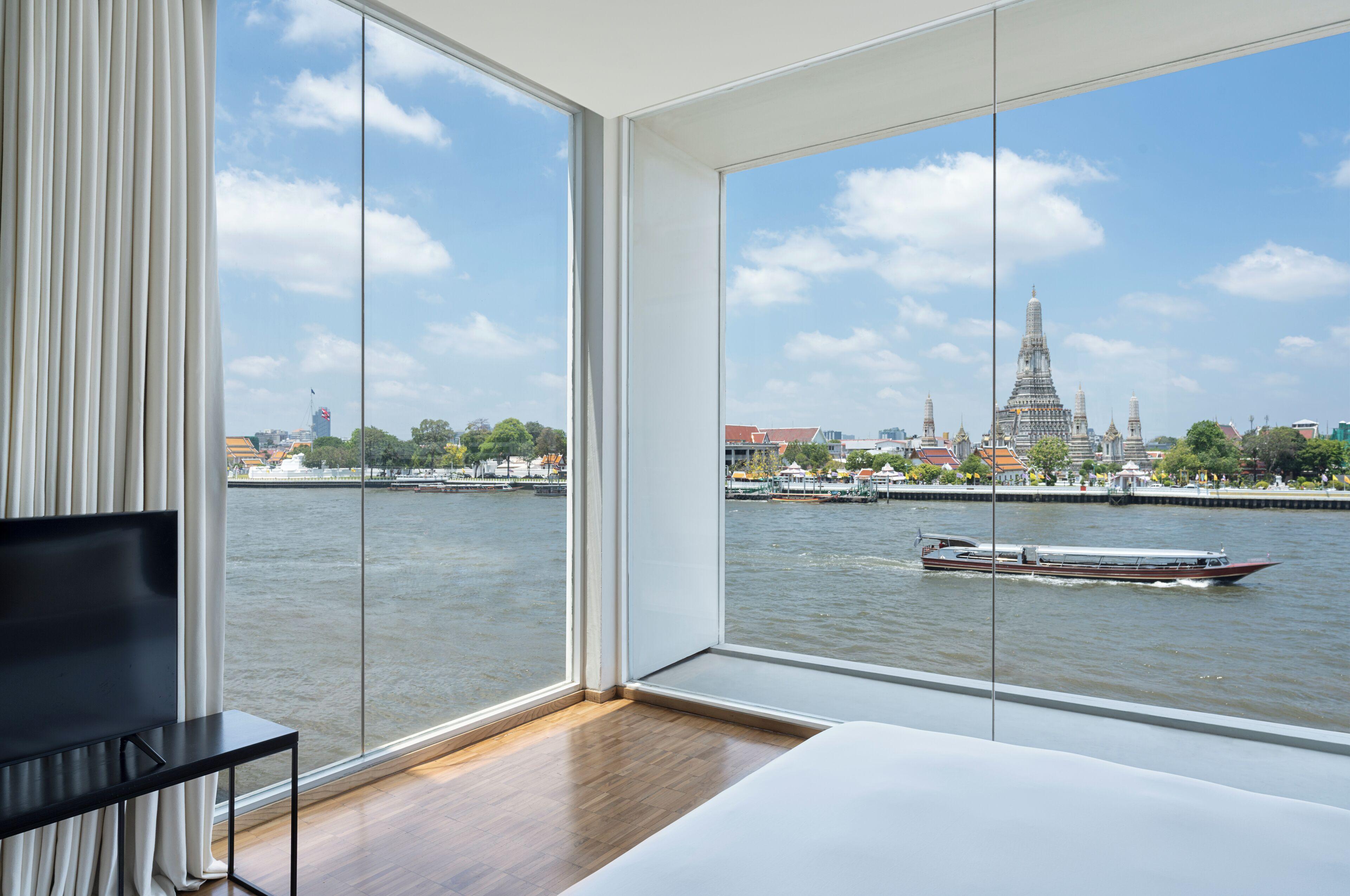 Corner River View Deluxe