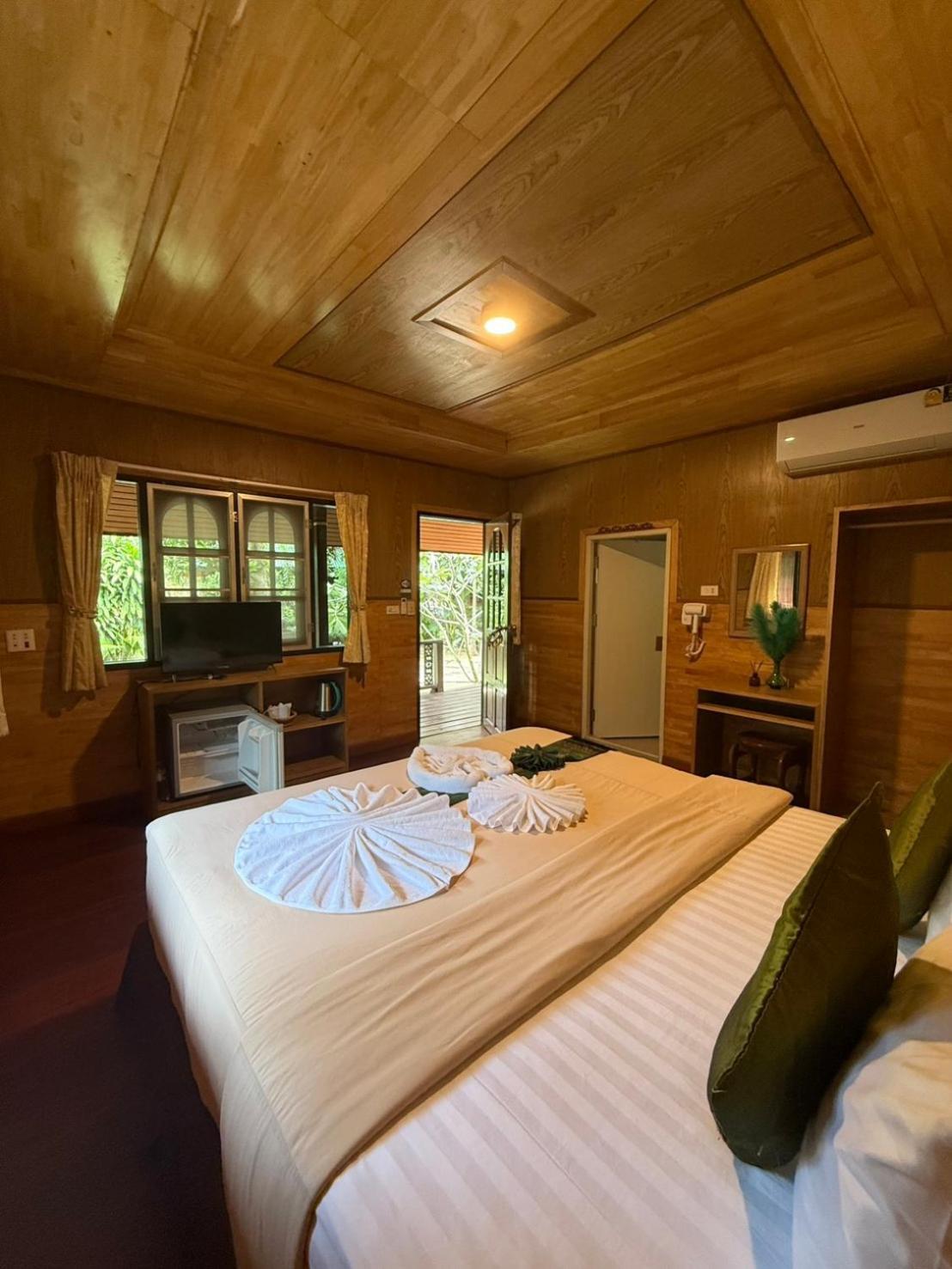 Superior Double Bungalow Air Conditioning