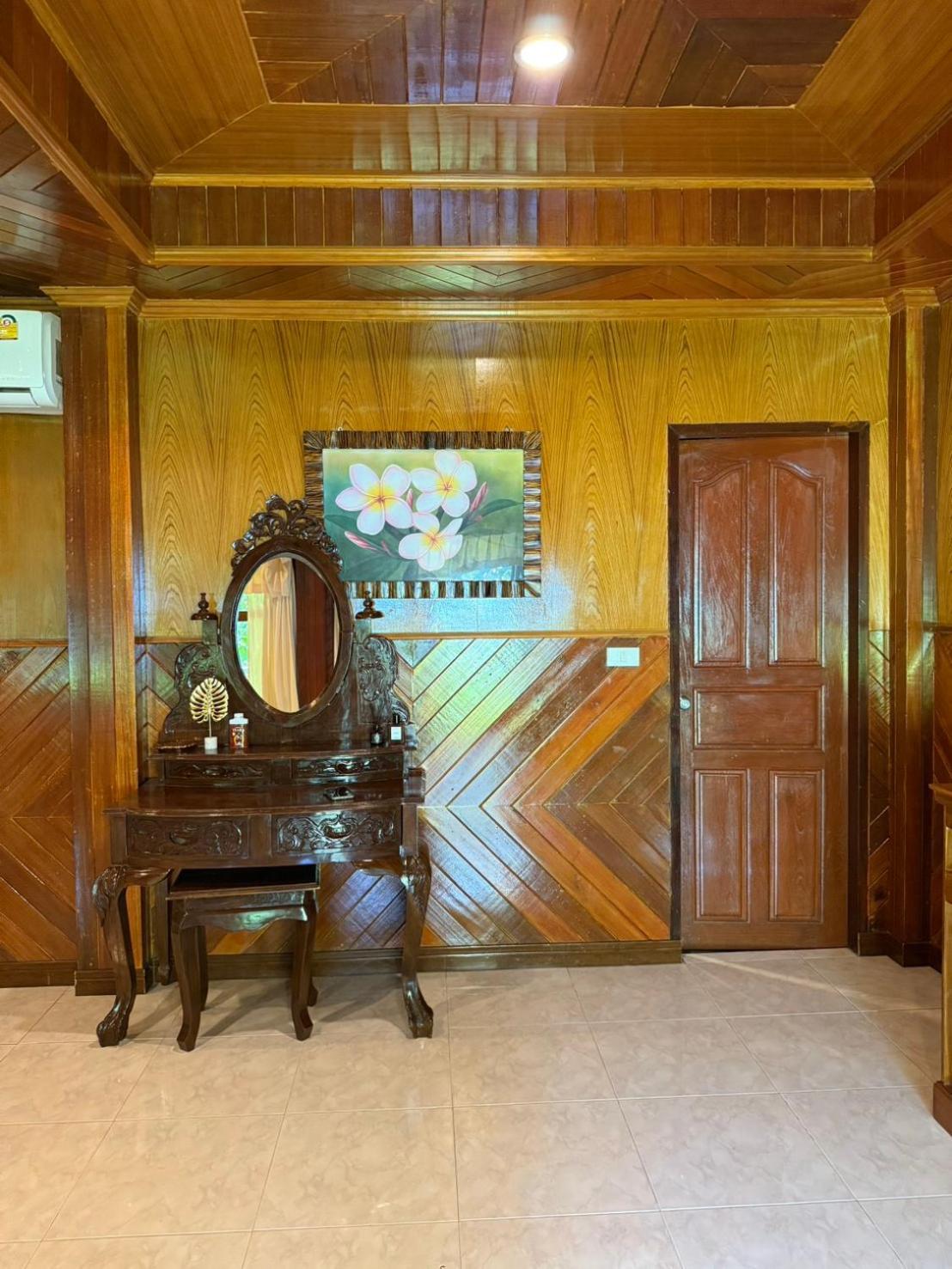 Deluxe Queen Bungalow