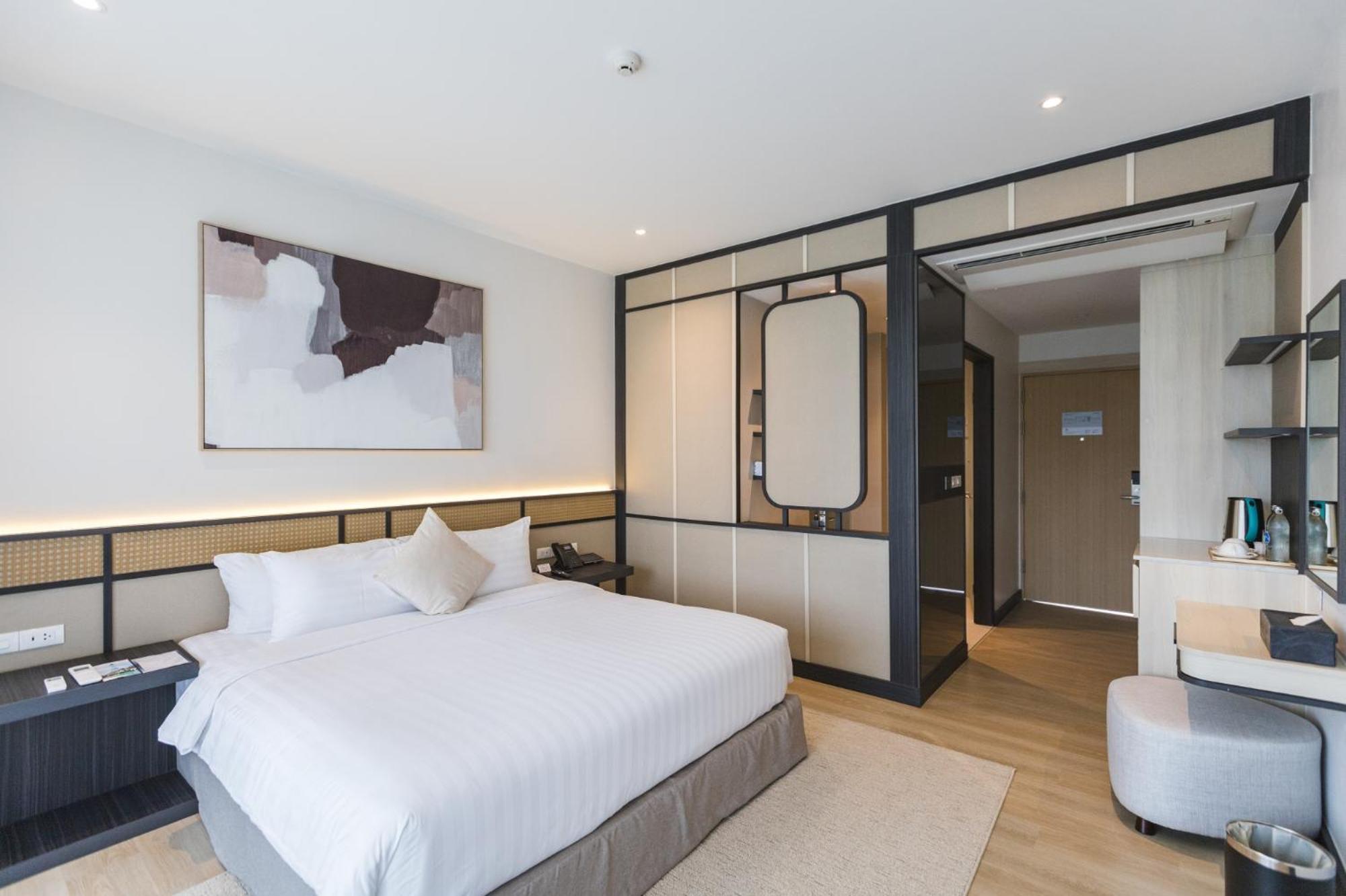 Deluxe Corner King bed
